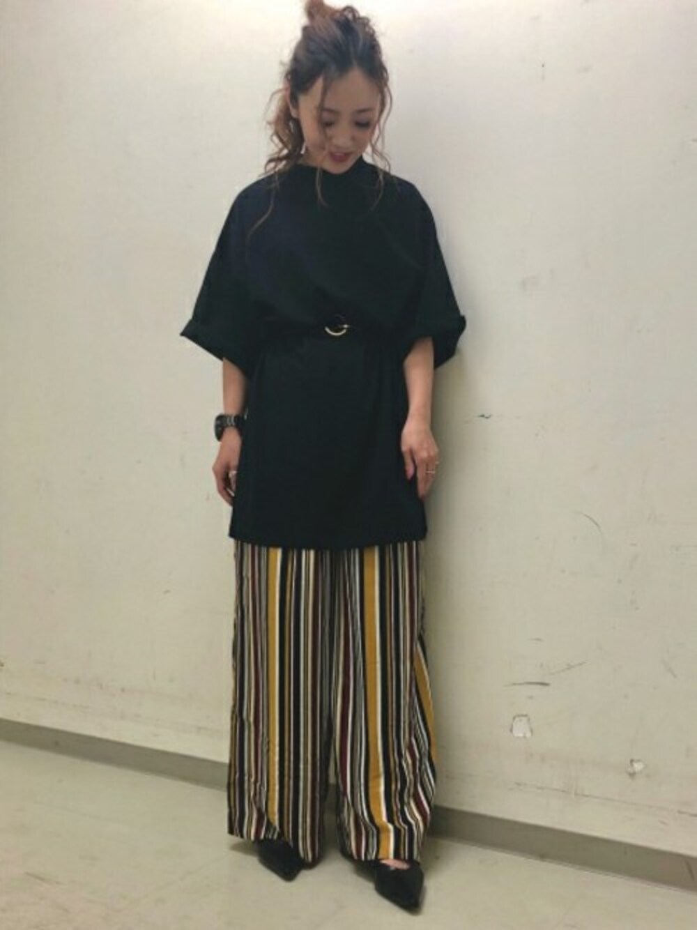 「ビッグシルエット、JEANASiS、ジーナシス、イージーパンツ、ミュール、ビッグT、ルーズシルエット」｜「JEANASISのBIGロングハイネックTEE/784934 （Tシャツ/カットソー、ブラック系）」を使った、JEANASIS 柏マルイ店STAFFさん（レディース・152cm）の春コーディネートの1枚目の写真