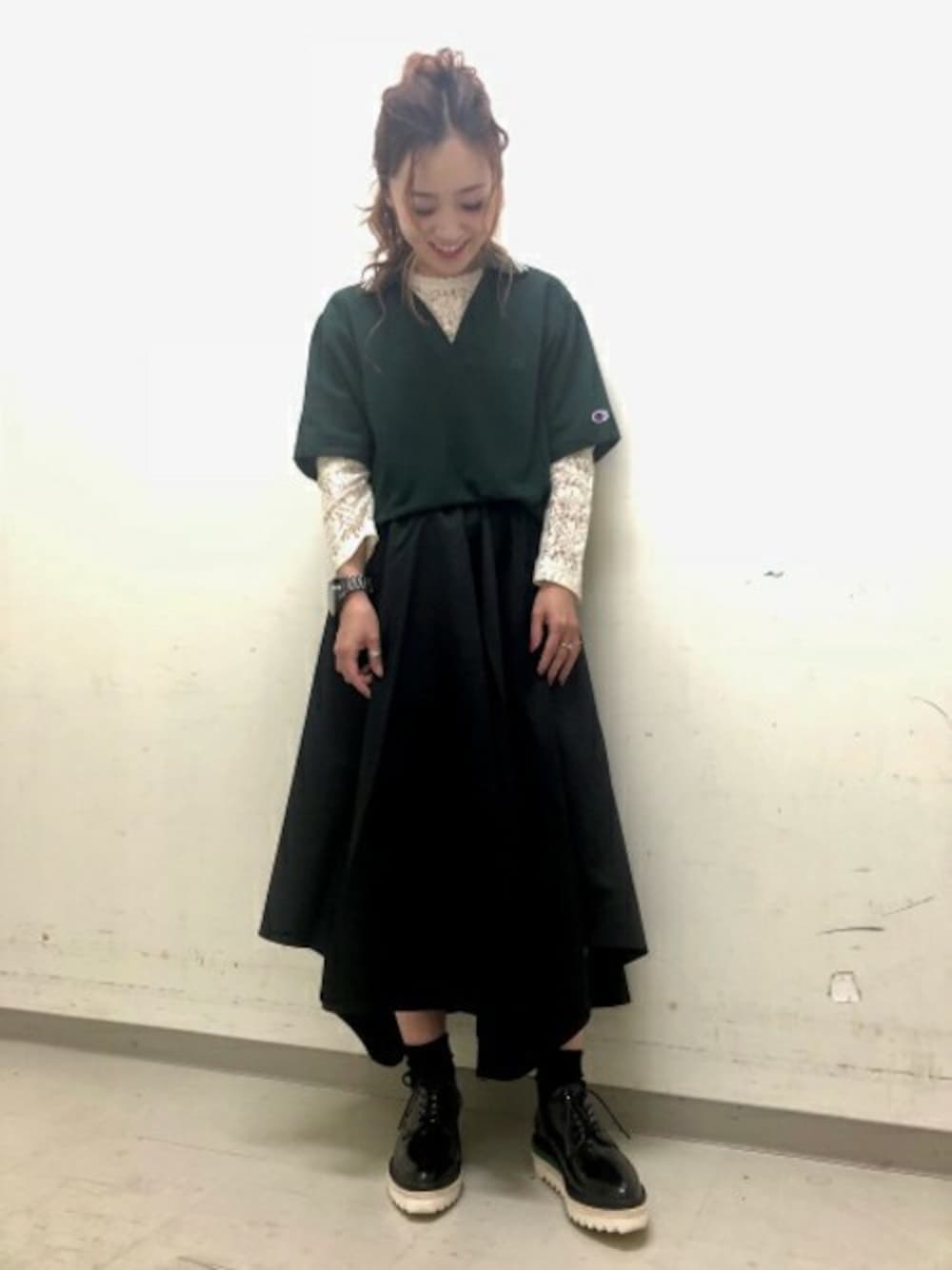 「フレアスカート、JEANASiS、レイヤードスタイル、ジーナシス、Champion、ポロシャツ、春コーデ、レーストップス」｜「JEANASISのChampionポロ18SS/786545（ポロシャツ、グリーン系）」を使った、JEANASIS 柏マルイ店STAFFさん（レディース・152cm）の春コーディネートの1枚目の写真