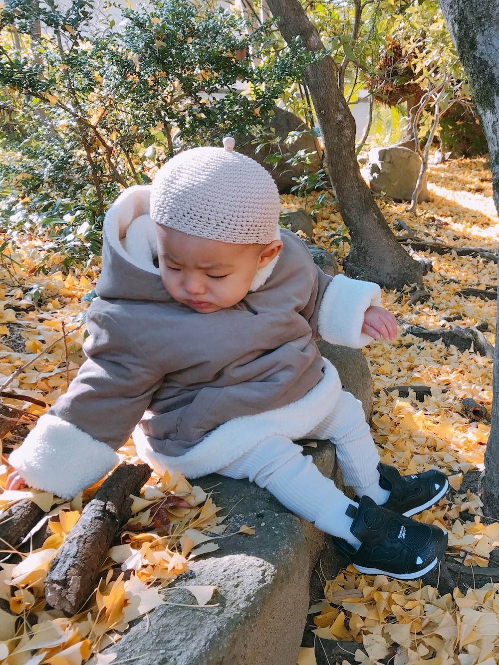 「キッズコーデ、女の子コーデ、秋コーデ、1歳、どんぐり帽、小人コート、ベビーコーデ、女の子」｜「meninaのアイテム（ママ＆ベビー、ベージュ系）」を使った、Aoさん（キッズ・70cm）の秋コーディネートの1枚目の写真