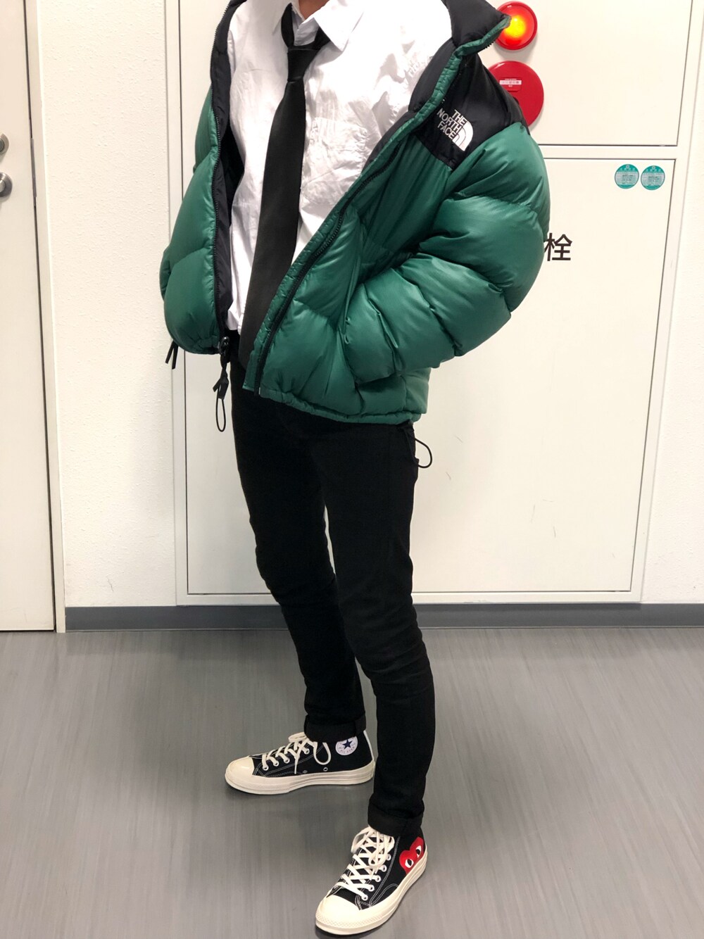 「お洒落さんとつながりたい、いいね、save、フォローお願いします🤑、きれいめカジュアル」｜「THE NORTH FACEのザ・ノース・フェイス メンズダウンジャケット / ヌプシジャケット（ダウンジャケット/コート、グリーン系）」を使った、もてちゃんさん（メンズ・175cm）の冬コーディネートの1枚目の写真