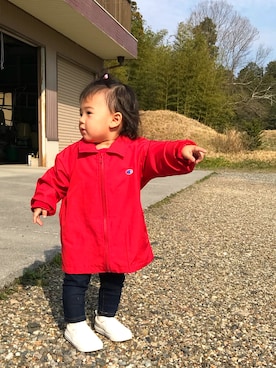 「Champion（チャンピオン）のアイテム（ナイロンジャケット）」を使った、Yu☺︎さん（キッズ・80cm）の春コーディネート