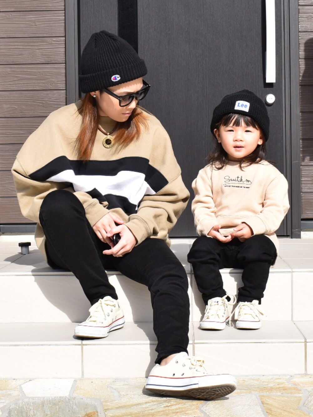 「アイラブCONVERSE、親子コーデ、親子リンク、キッズコーデ、ママコーデ、メンズライク、シンプルコーデ、カジュアルコーデ、スウェット、オーバーサイズ」｜「Championの【Champion】ローニットワッチ/ビーニー（ニットキャップ/ビーニー、ブラック系）」を使った、Yu☺︎さん（キッズ・90cm）の秋コーディネートの1枚目の写真