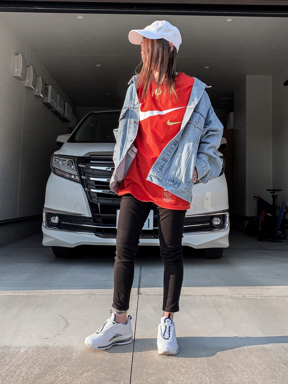 「ストリート、カジュアル、ママコーデ、春コーデ、スニーカーコーデ、デニムジャケット、Levis、NIKE、UNIQLO、airmax」｜「Levi'sのLevi's：SILVERTAB　TRUCKER（デニムジャケット、ブルー系）」を使った、Yu☺︎さん（レディース・150cm）の春コーディネートの1枚目の写真