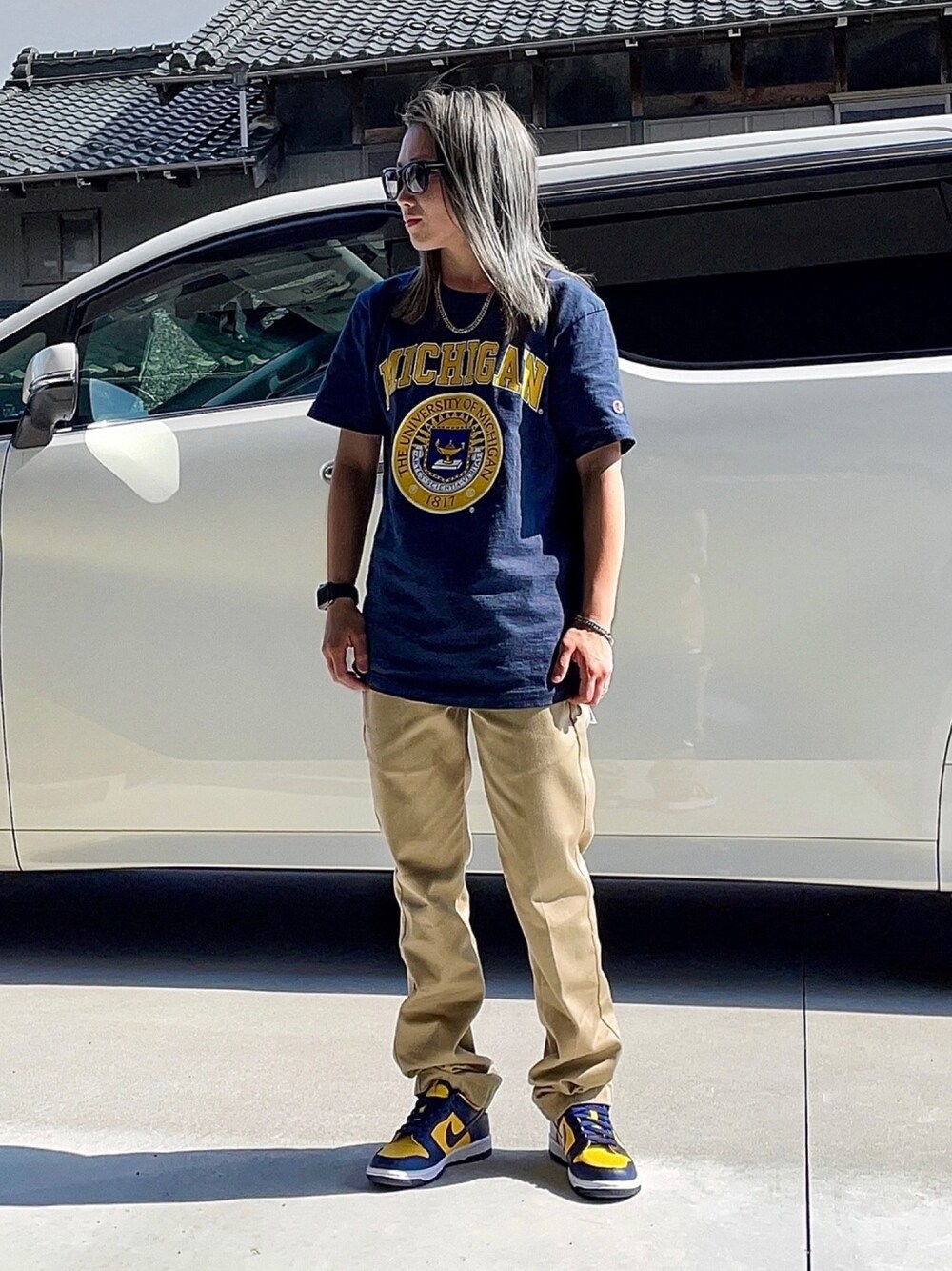 「これが私をアゲる服、サングラス、メンズライク、ストリート、ロゴT、チノパン、スニーカー、Champion、Dickies、NIKE」｜「ChampionのCHAMPION: USA T-1011 MICHIGAN Tシャツ（Tシャツ/カットソー、ブルー系）」を使った、Yu☺︎さん（レディース・150cm）の春コーディネートの1枚目の写真