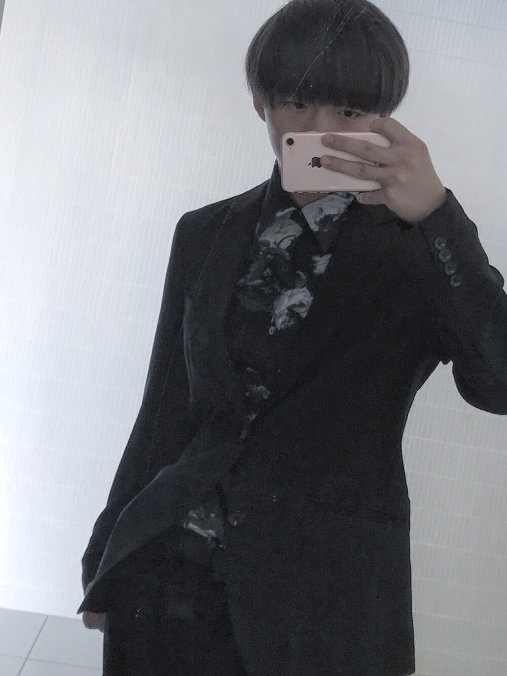 「お洒落さんとつながりたい、今日のコーデ、ootd、ブラック、シャツスタイル、花柄、LADMUSICIAN、nano・universe、いいね、save、フォローお願いします🤑、いいね返し」｜「NANO universeのアイテム（テーラードジャケット、ブラック系）」を使った、jinさん（メンズ・167cm）の夏コーディネートの1枚目の写真