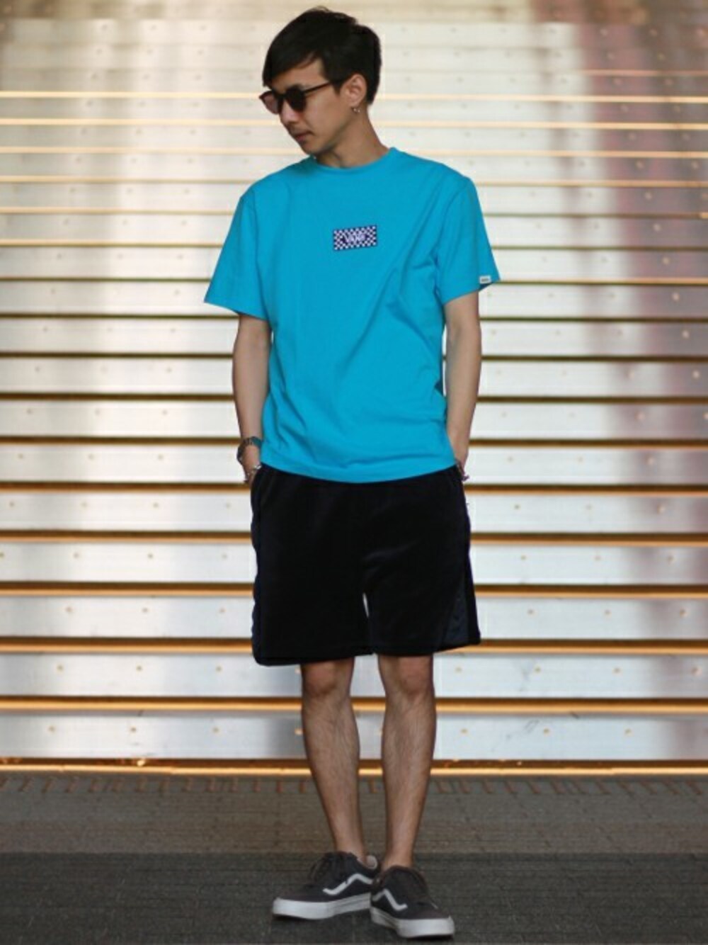 「カットソー、VANS、別注、ストリート、ショーツ、限定、オールドスクール、417 by EDIFICE、チェッカーフラッグ、417 EDIFICE」｜「VANSの◆【販路限定】VANS / バンズ チェッカーワッペン TEE（Tシャツ/カットソー、ブルー系）」を使った、SEIYAさん（メンズ・170cm）の夏コーディネートの1枚目の写真