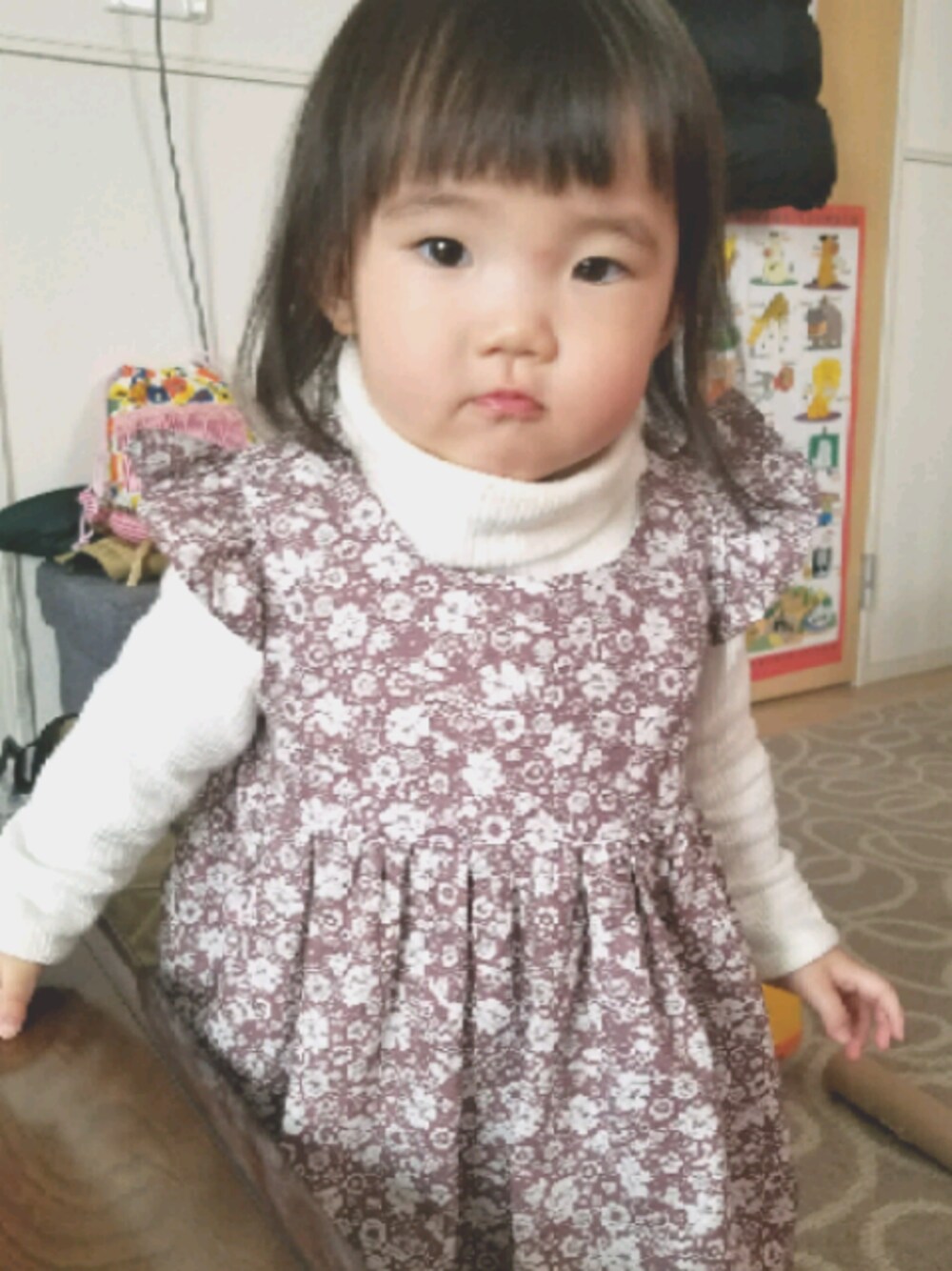 「ナチュラル、花柄、リバティ、ハンドメイド、肩フリル」｜「Handmadeのアイテム（ワンピース、ブラウン系）」を使った、PIPPIさん（キッズ・80cm）の春コーディネートの1枚目の写真