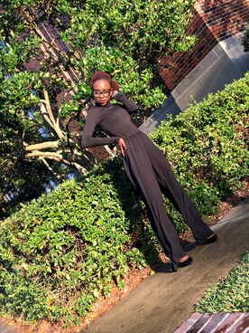 「ZeroUV（-）のアイテム」を使った、Simi Aruwajoye さん（レディース・160cm）の冬コーディネート