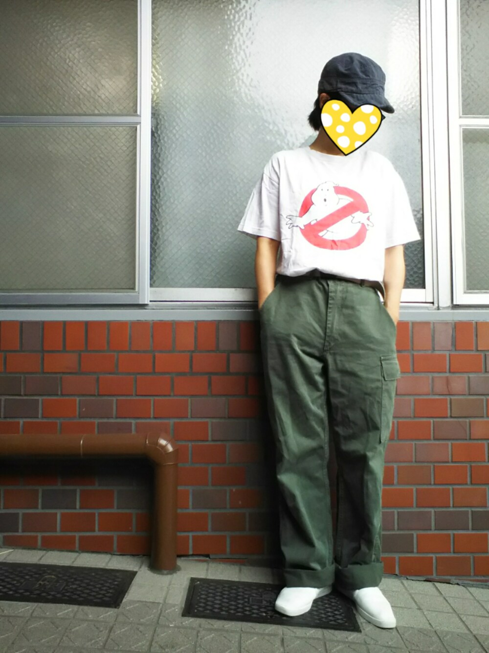 「映画Tシャツ、ゴーストバスターズ、まがい物Tシャツ、ミリタリーパンツ、ハローワーク、高い薬なのに効かない、ダラダラスタイル、まんが島、キャスケット」｜「スイス軍もののアイテム（ベルト、ベージュ系）」を使った、ちえぞうさん（レディース・156cm）の夏コーディネートの1枚目の写真