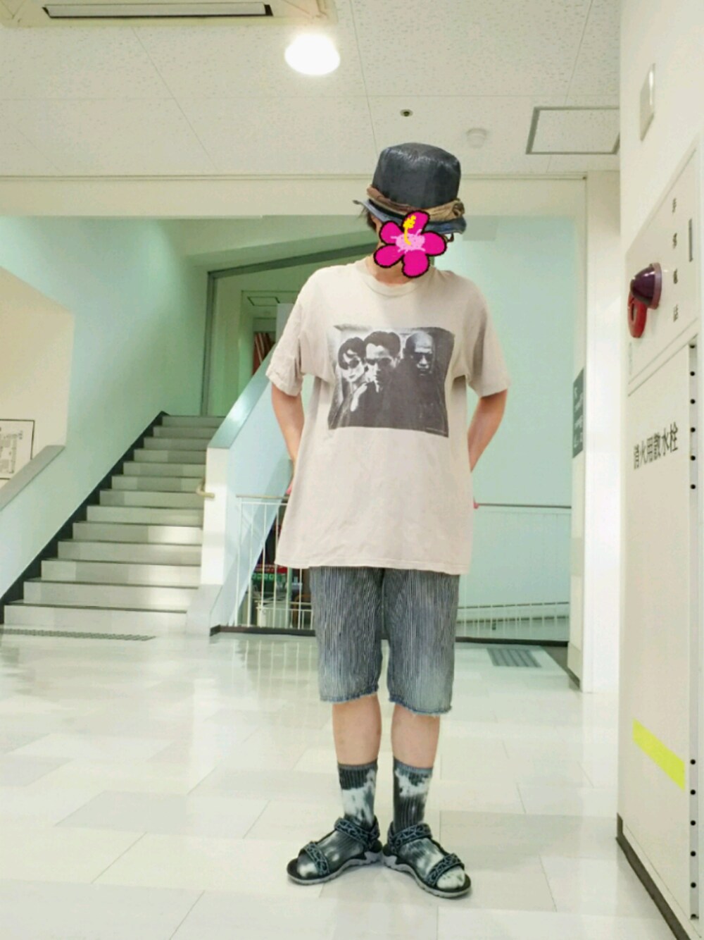 「夏、シンプル、近所感、映画Tシャツ、マトリックス、Tシャツ、ハット、summer」｜「KAPITALのアイテム（ハット、ブルー系）」を使った、ちえぞうさん（レディース・156cm）の夏コーディネートの1枚目の写真