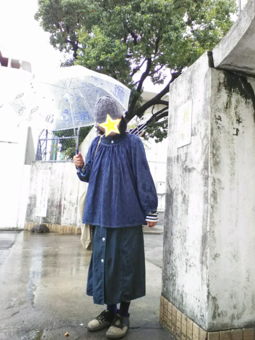 「雨、体調不良、ハンドメイド作家さんもの、ダイロン染色、ミリタリーワンピース、秋のコーデ、重ね着」｜「CUBE SUGARの雨傘（長傘、その他）」を使った、ちえぞうさん（レディース・156cm）の秋コーディネートの1枚目の写真
