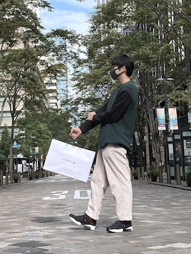 「SENSE OF PLACE by URBAN RESEAR」｜「アイテム（スウェット）」を使った、おーえむさん（メンズ・176cm）の冬コーディネート