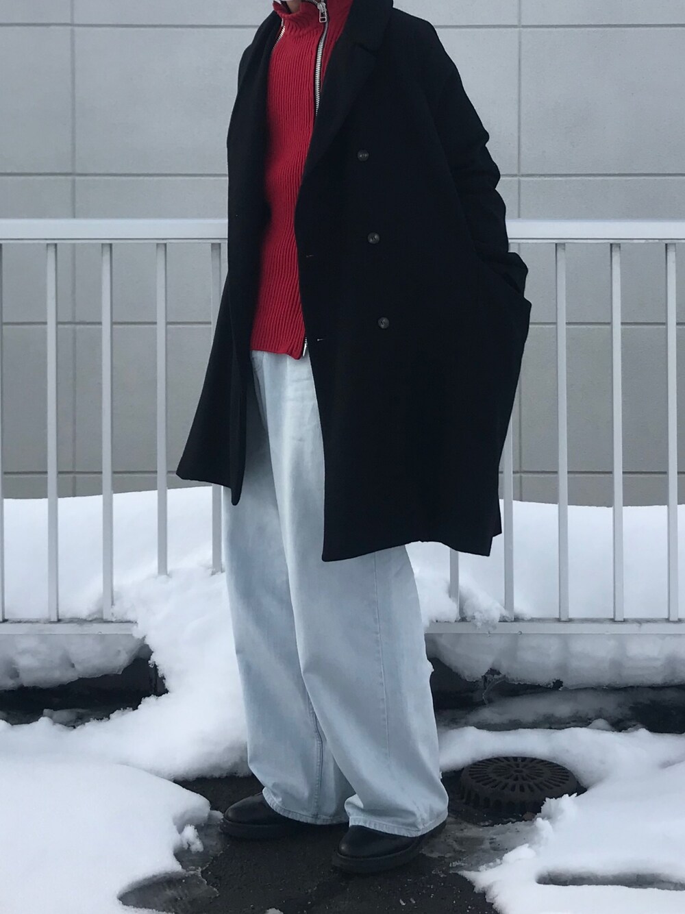 「休日スタイル、冬、ビッグシルエット、ニット、デニム、ワイドパンツ、ootd、いいね、save、フォローお願いします🤑、2018マイベストコーデ」｜「BASISBROEKのアイテム（ピーコート、ブラック系）」を使った、SeIyAさん（メンズ・180cm）の冬コーディネートの1枚目の写真