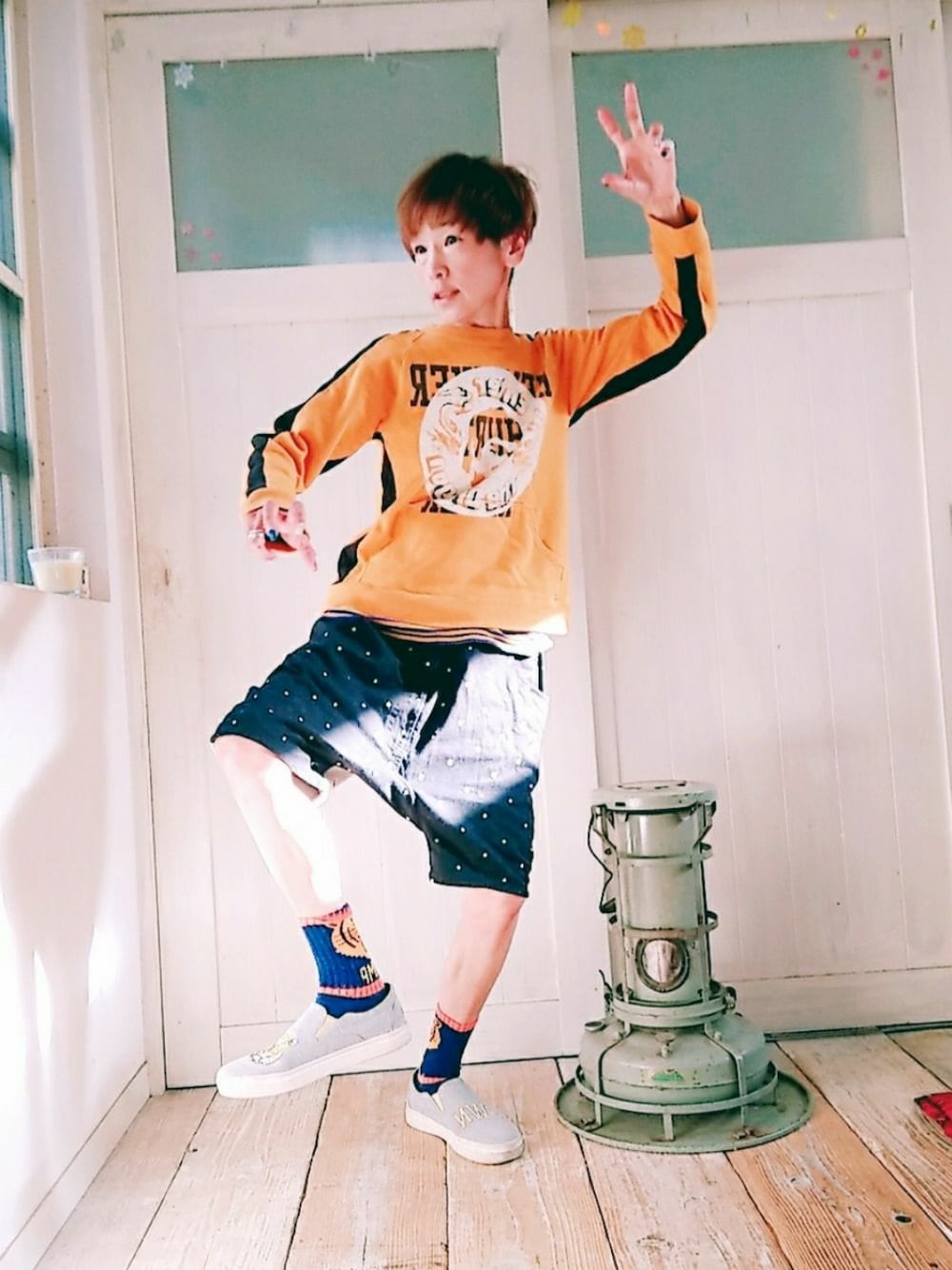 「ブルースリー、誕生日プレゼント、メルシーボークー、サルエルパンツ、あちゃちゅむ、ジェンダーレス部、WEAR昭和部」｜「AHCAHCUM.muchachaのアイテム（Tシャツ/カットソー、イエロー系）」を使った、ずんちゃ🌞さん（レディース・163cm）の春コーディネートの1枚目の写真
