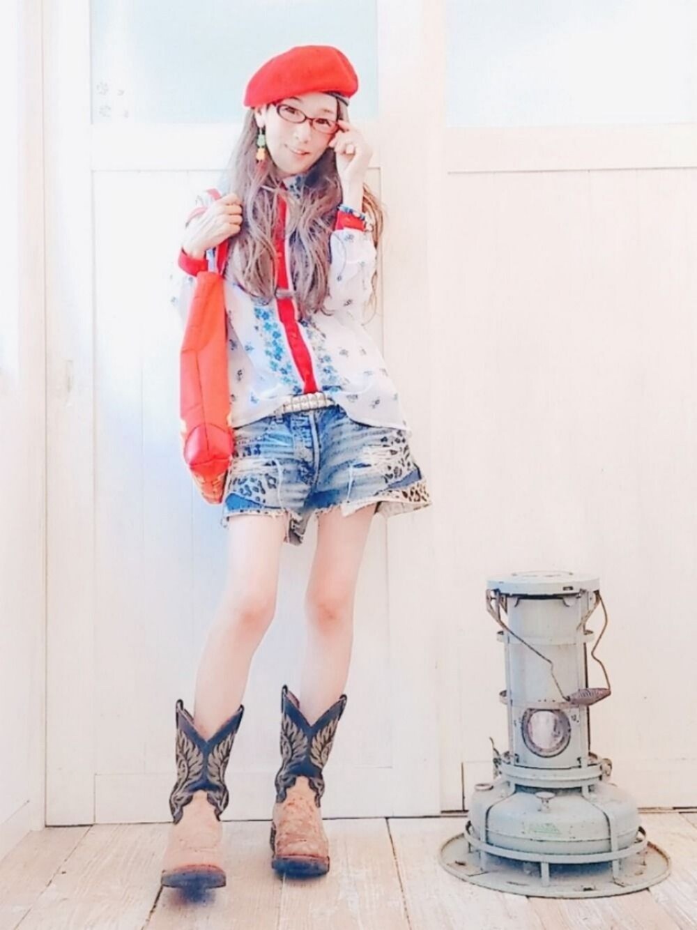 「お買い物コーデ、古着、ベレー帽、トニーラマ、我が道をゆく隊、ジェンダーレス部、WEAR昭和部」｜「古着屋キャバレーのアイテム（シャツ/ブラウス、その他）」を使った、ずんちゃ🌞さん（レディース・163cm）の秋コーディネートの1枚目の写真
