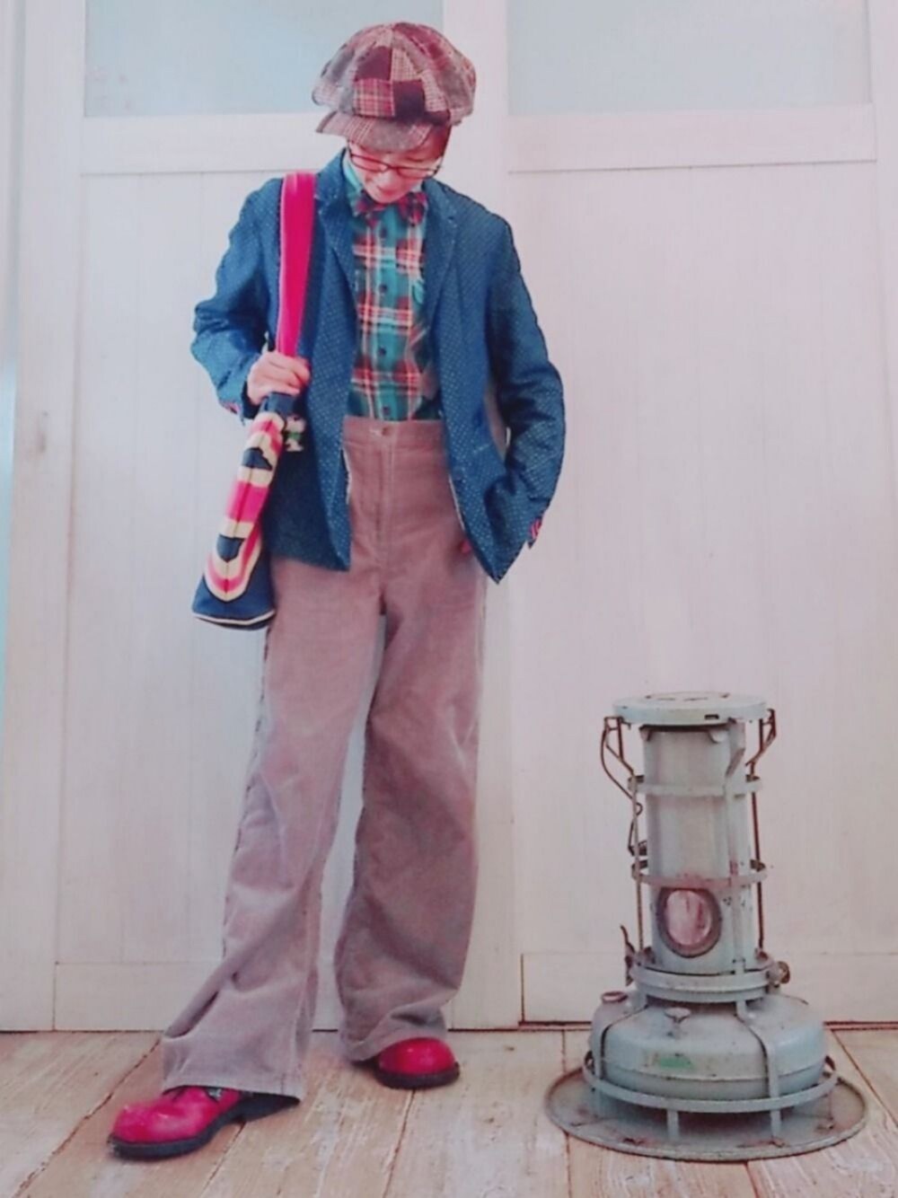 「テーラードジャケット、メンズライク、キャスケット、蝶ネクタイ、サスペンダー、好きな服を着隊、我が道をゆく隊、ジェンダーレス部、WEAR昭和部」｜「古着やさんで三枚千円のうちの一枚のアイテム（テーラードジャケット、ブルー系）」を使った、ずんちゃ🌞さん（レディース・163cm）の春コーディネートの1枚目の写真