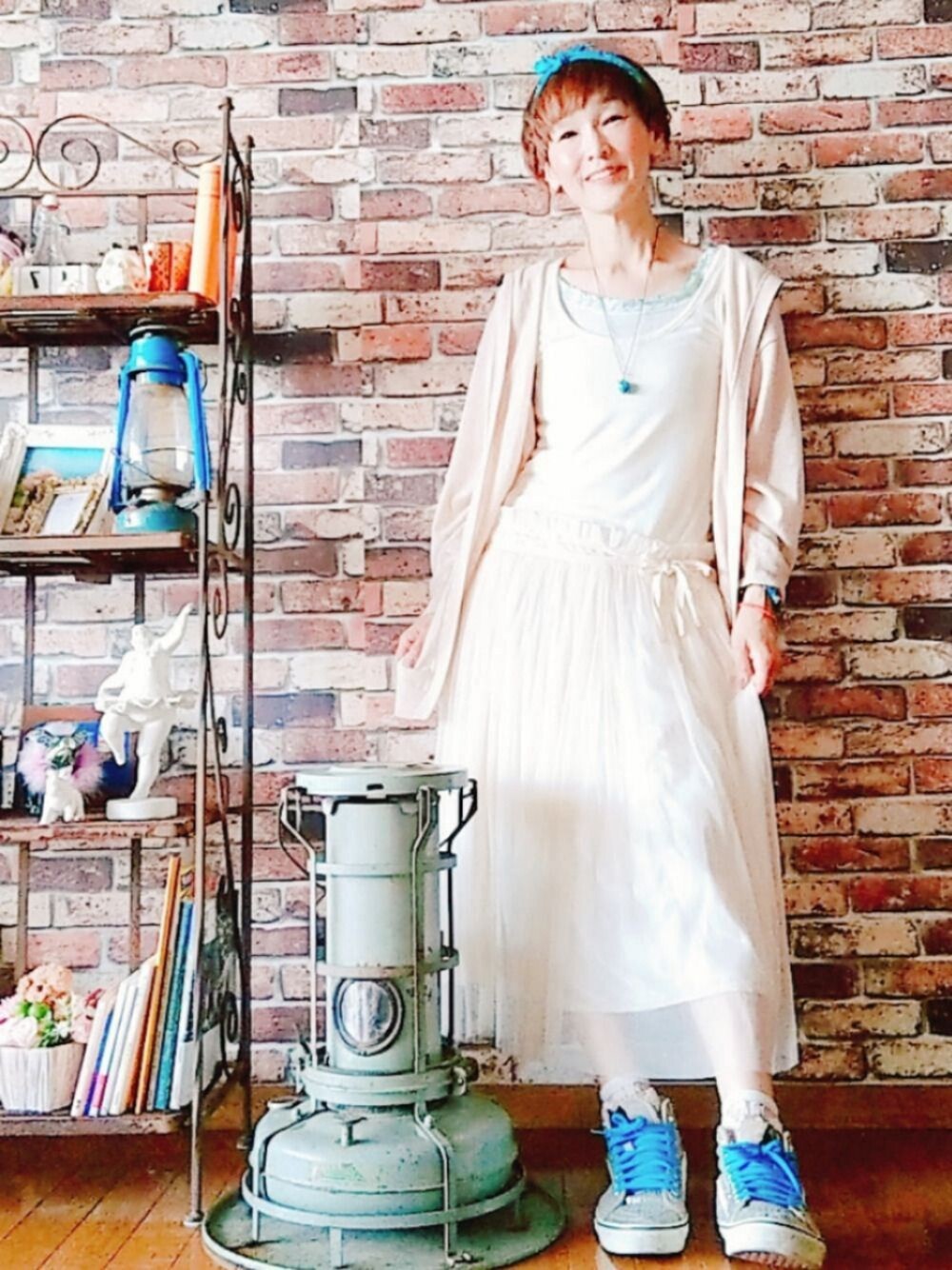 「ベージュコーデ、バンダナ、オシャレウォーカー、アンティカ、x-girl、好きな服を着隊、我が道をゆく隊、ジェンダーレス部、WEAR昭和部」｜「オシャレウォーカーのアイテム（ワンピース、ホワイト系）」を使った、ずんちゃ🌞さん（レディース・163cm）の秋コーディネートの1枚目の写真