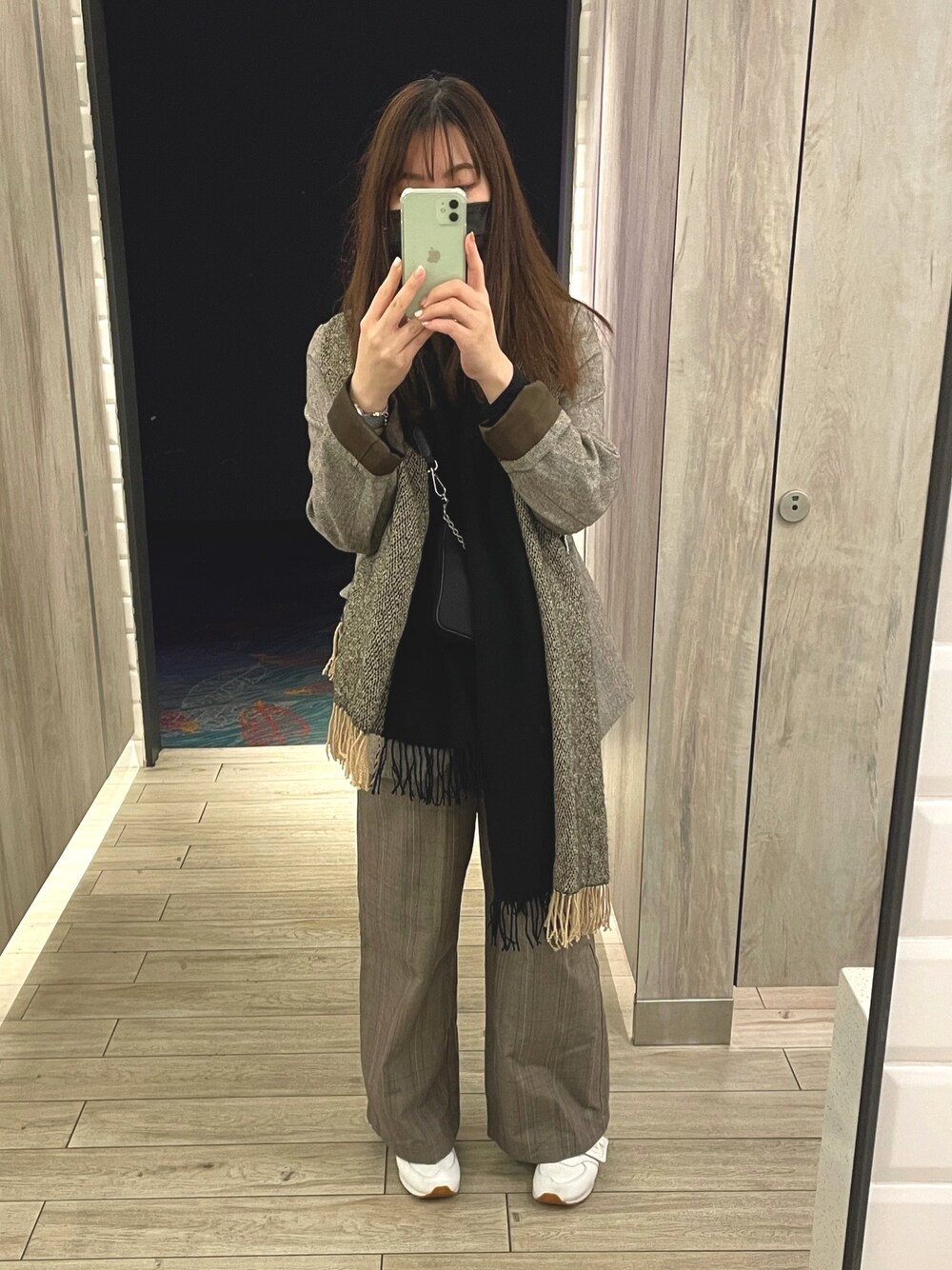 「girl、date style♡」｜「NEW BALANCEのアイテム（シューズ、ホワイト系）」を使った、陳小鹿さん（レディース・158cm）の冬コーディネートの1枚目の写真