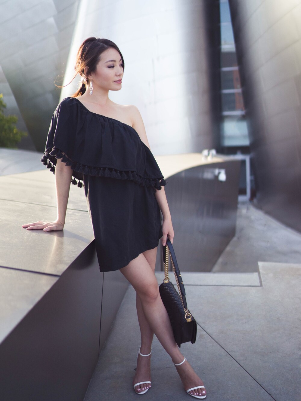 「offshouldertop、offshoulder、LBD、black、sustainablefashion、tassel、Ruffles」｜「Mara HoffmanのMara Hoffman One Shoulder Mini Dress（ワンピース、ブラック系）」を使った、SKさん（レディース・168cm）の夏コーディネートの1枚目の写真