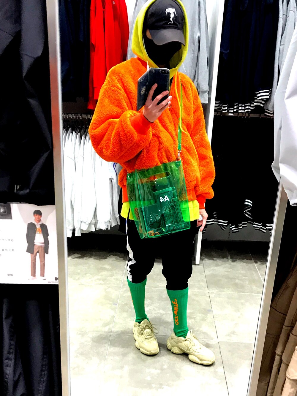 「YEEZUS、NANA-NANA、off white、YEEZY 500、WEGO、ストリート、お洒落さんとつながりたい」｜「Yeezyのアイテム（スニーカー、イエロー系）」を使った、SHOUTAさん（メンズ・170cm）の冬コーディネートの1枚目の写真