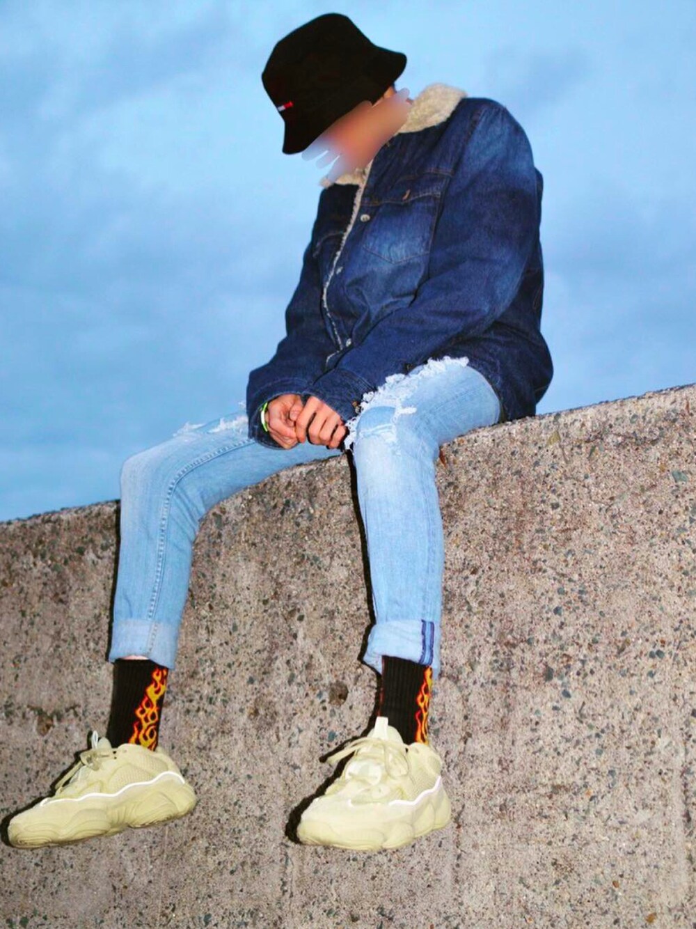 「BAYFLOW(BAYFLOW)、ライトオン、YEEZY 500」｜「Yeezyのアイテム（スニーカー、イエロー系）」を使った、SHOUTAさん（メンズ・170cm）の冬コーディネートの1枚目の写真
