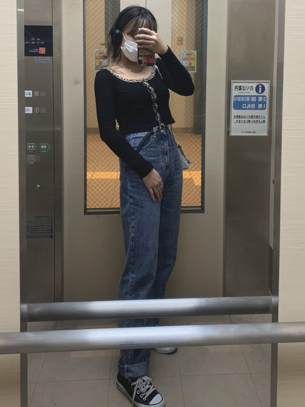 「シンプルコーデ、初夏コーデ、お洒落さんとつながりたい、キレイめ、パンツスタイル、デニム、休日コーデ、ootd、黒、ひょう柄」｜「SHEINのアイテム（トップス、ブラック系）」を使った、🌐さん（レディース・165cm）の夏コーディネートの1枚目の写真