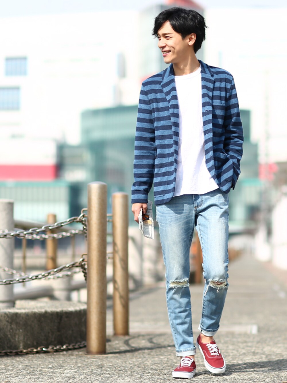 「VANS、カジュアル、ボーダー、デニムパンツ、クラッシュデニム、春コーデ、マリンコーデ、improves」｜「improvesのインディゴパイルテーラードジャケット（テーラードジャケット、ブルー系）」を使った、improves_officialさん（メンズ・178cm）の春コーディネートの1枚目の写真