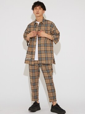 「improves（インプローブス）のアイテム（スラックス）」を使った、improves_officialさん（メンズ・178cm）の夏コーディネート