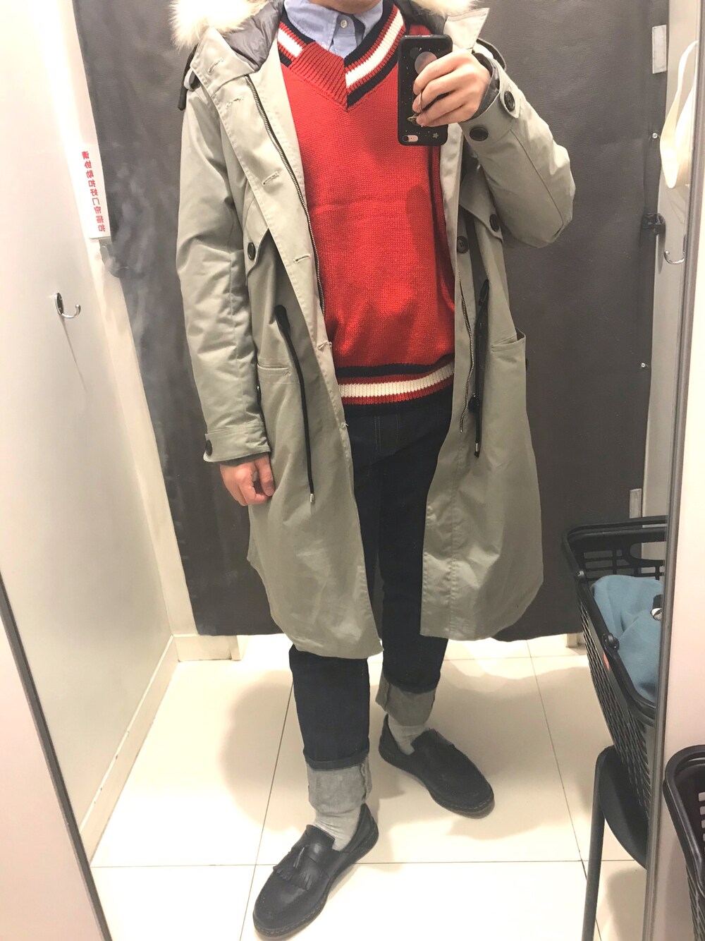「UNIQLOのアイテム（デニムパンツ、ブルー系）」を使った、adonis贝贝さん（メンズ・168cm）の冬コーディネートの1枚目の写真