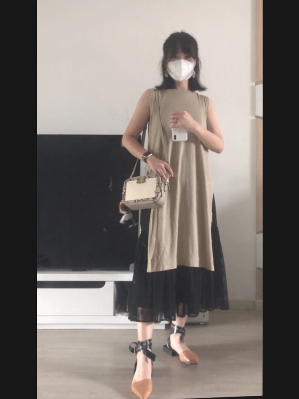 「BAYFLOWのパイソンフレームショルダー（ショルダーバッグ、ベージュ系）」を使った、馒馒さん（レディース・166cm）の夏コーディネートの1枚目の写真