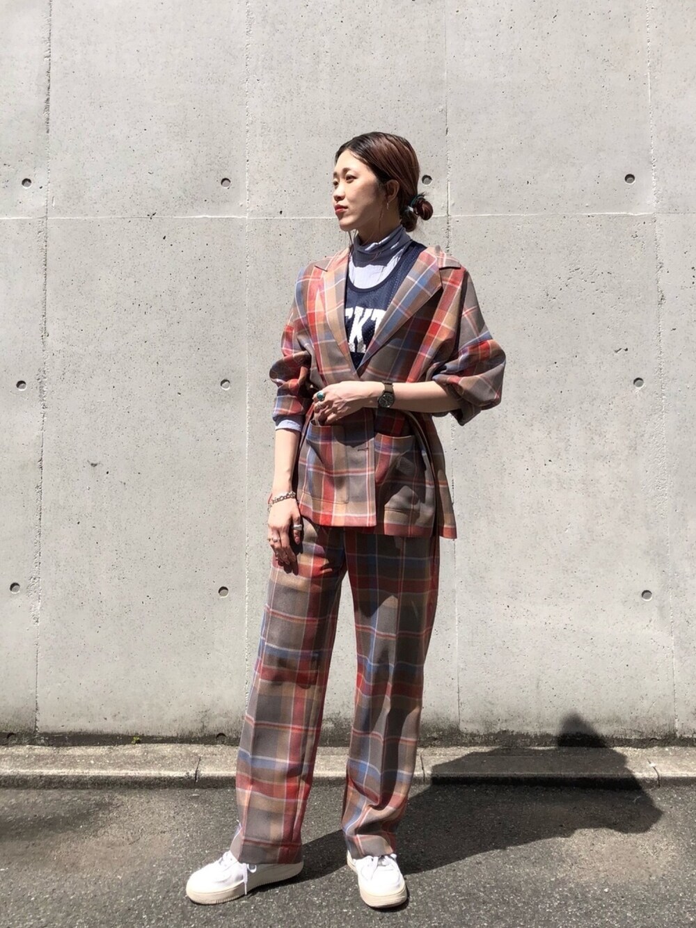 「セットアップ、春カラースタイル、ジャケット、メッシュ、シアートップス、カラーパンツ、スニーカーコーデ、エアフォースワン、チェック、レイヤードスタイル」｜「CIAOPANICの【PENDELTON/ペンドルトン】別注テーラードチェックジャケット（テーラードジャケット、レッド系）」を使った、CHIHIROさん（レディース・161cm）の春コーディネートの1枚目の写真