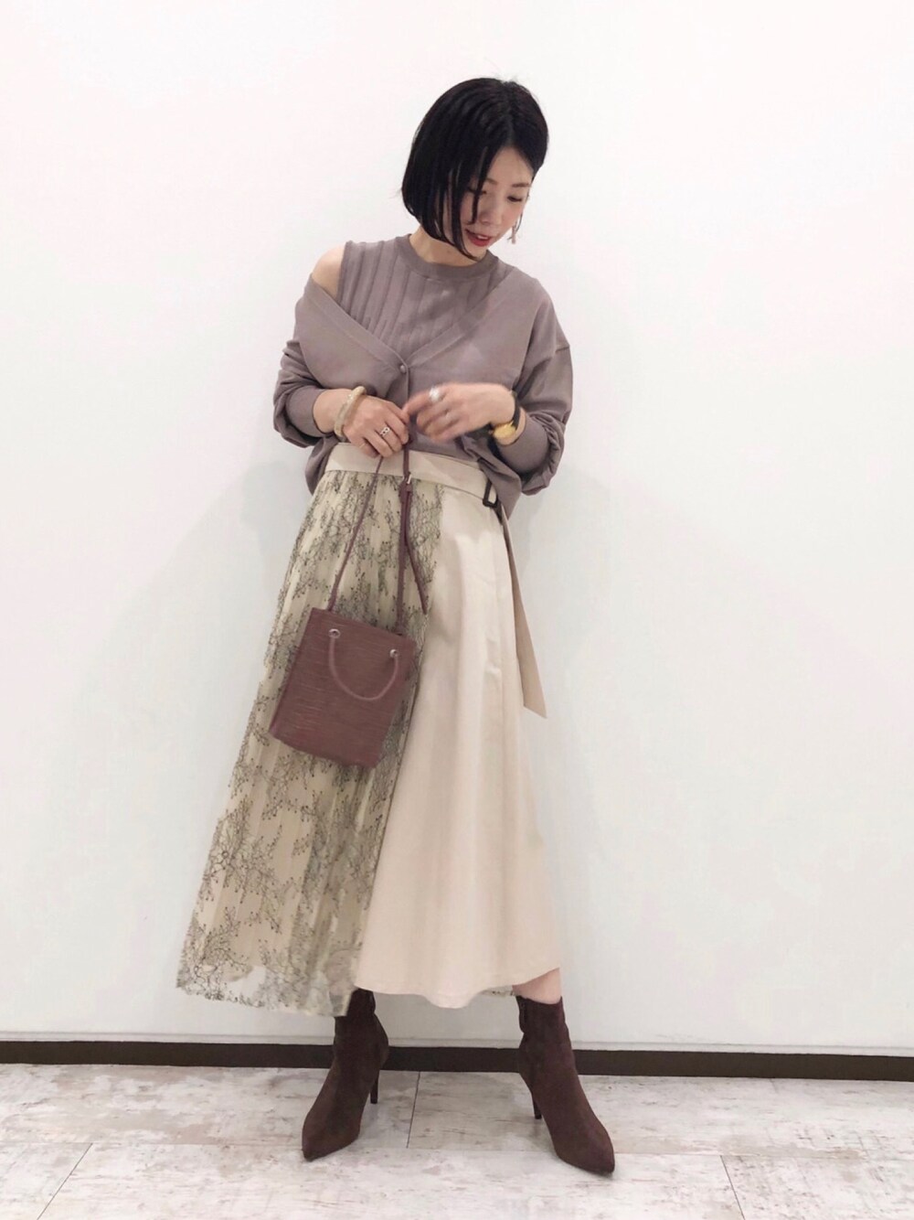 「大人コーデ、オトナカジュアル、貴島明日香、アンサンブル、コラボ、レーススカート、秋服準備はじめました、今日のコーデ」｜「Andemiuの【貴島明日香コラボ】レースプリーツSETスカート915692（スカート、ホワイト系）」を使った、manami00716さん（レディース・155cm）の秋コーディネートの1枚目の写真