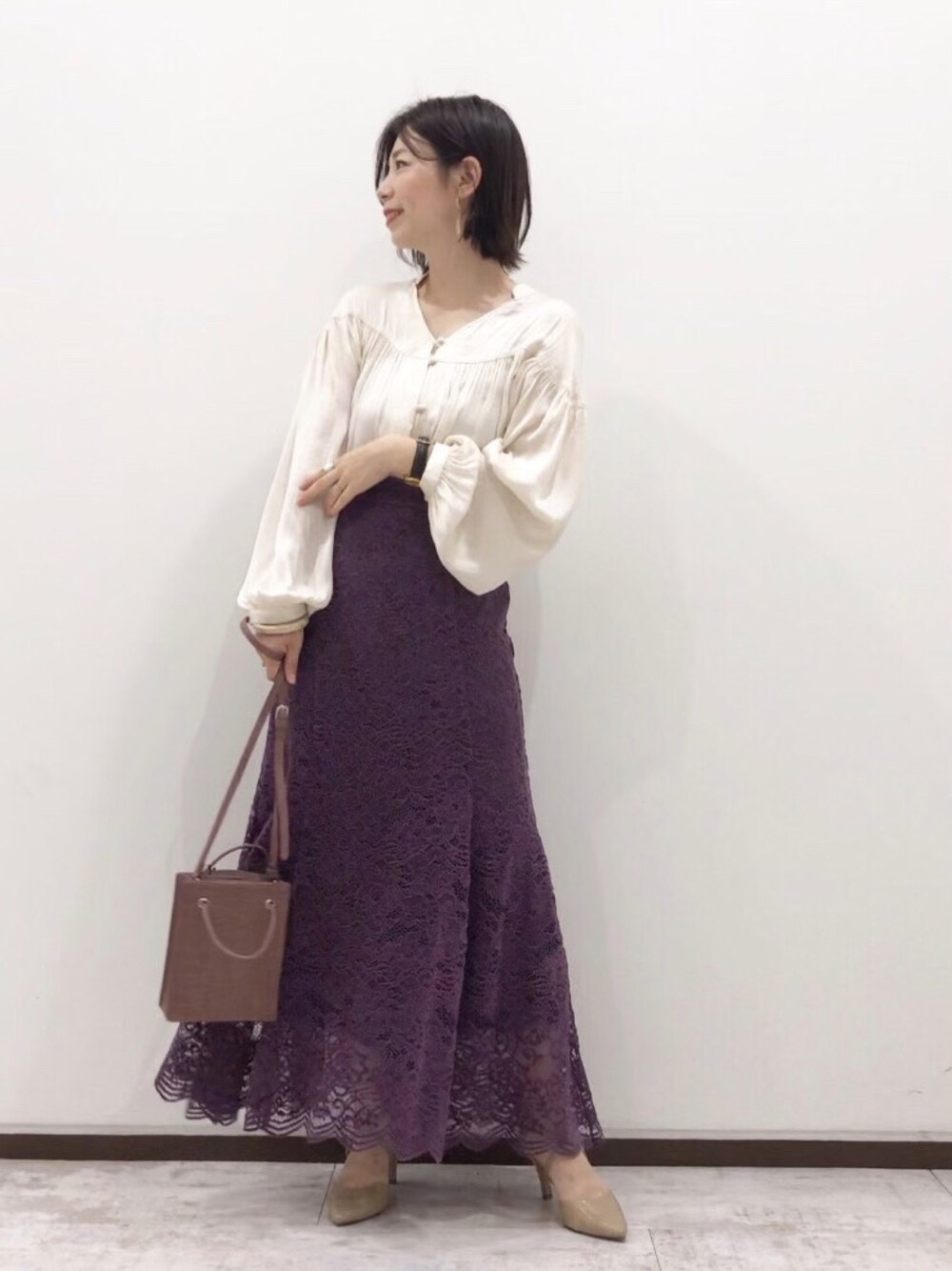 「レーススカート、ブラウス、パンプス、パープル、大人ガーリー、大人コーデ、ママコーデ、秋服準備はじめました、秋服、秋のコーデ」｜「Andemiuのカラースティックイヤリング915043（イヤリング、ブラウン系）」を使った、manami00716さん（レディース・155cm）の秋コーディネートの1枚目の写真