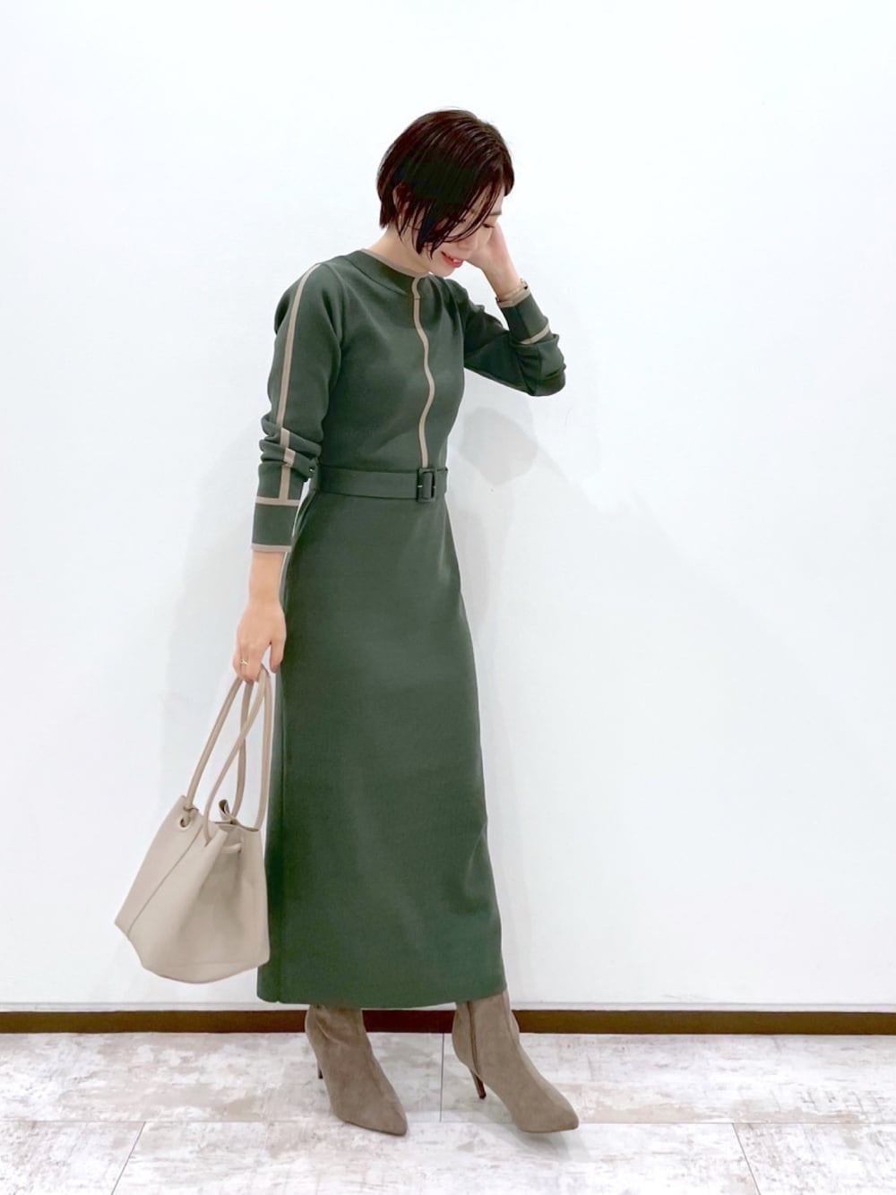 「ワンピース、ニットワンピース、休日コーデ、低身長、低身長コーデ、ワントーンコーデ、ナチュラル、オトナ女子、オトナガーリー、あけましておめでとうございます！」｜「Andemiuのパイピングフウニットワンピース928166（ワンピース、グリーン系）」を使った、manami00716さん（レディース・155cm）の冬コーディネートの1枚目の写真