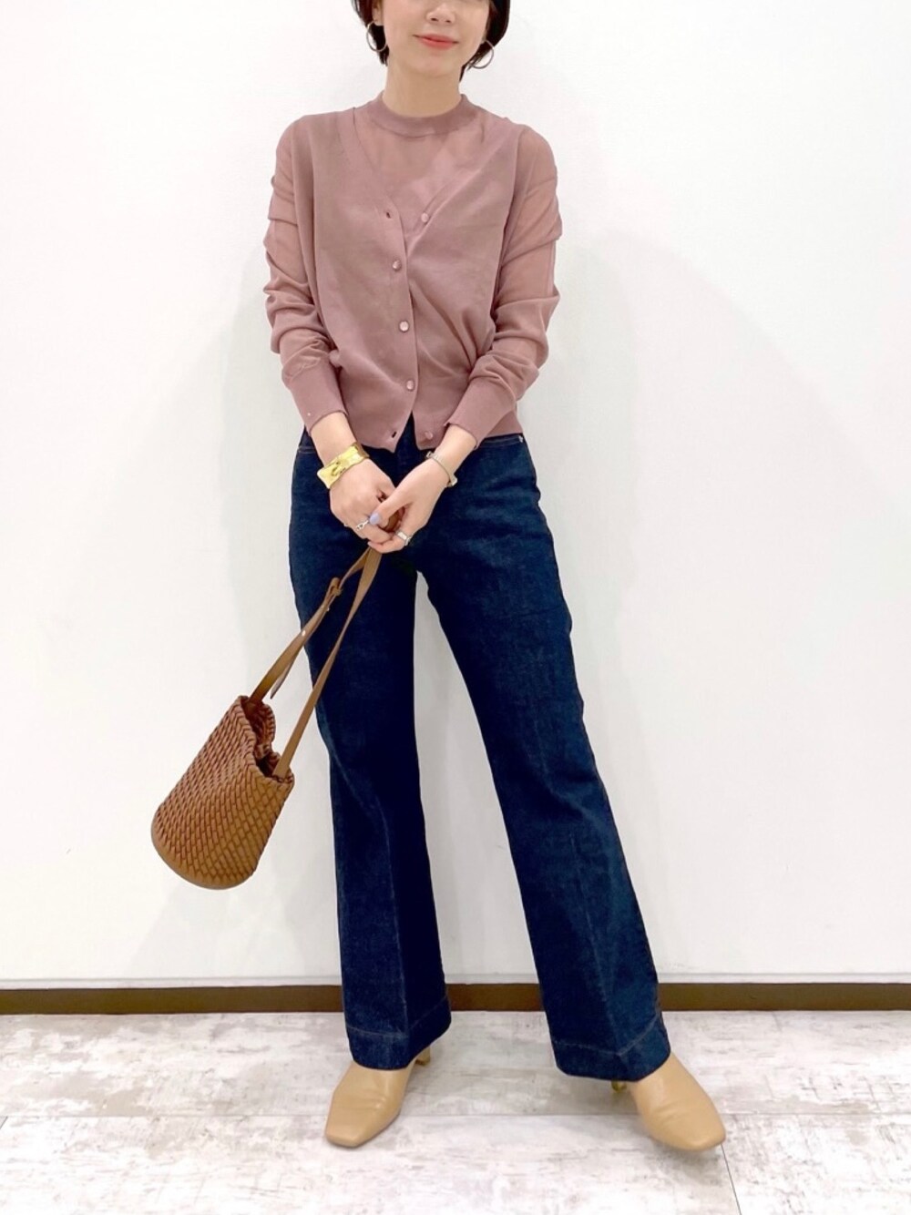 「パーソナルカラー、andemiu、オトナカジュアル、デニム、春ニット、きれいめカジュアル、低身長、アンサンブル、春色、シアー」｜「Andemiuの【パーソナルカラー診断】マイカラーシアー2セットニット932709（アンサンブル、ブラック系）」を使った、manami00716さん（レディース・155cm）の冬コーディネートの1枚目の写真