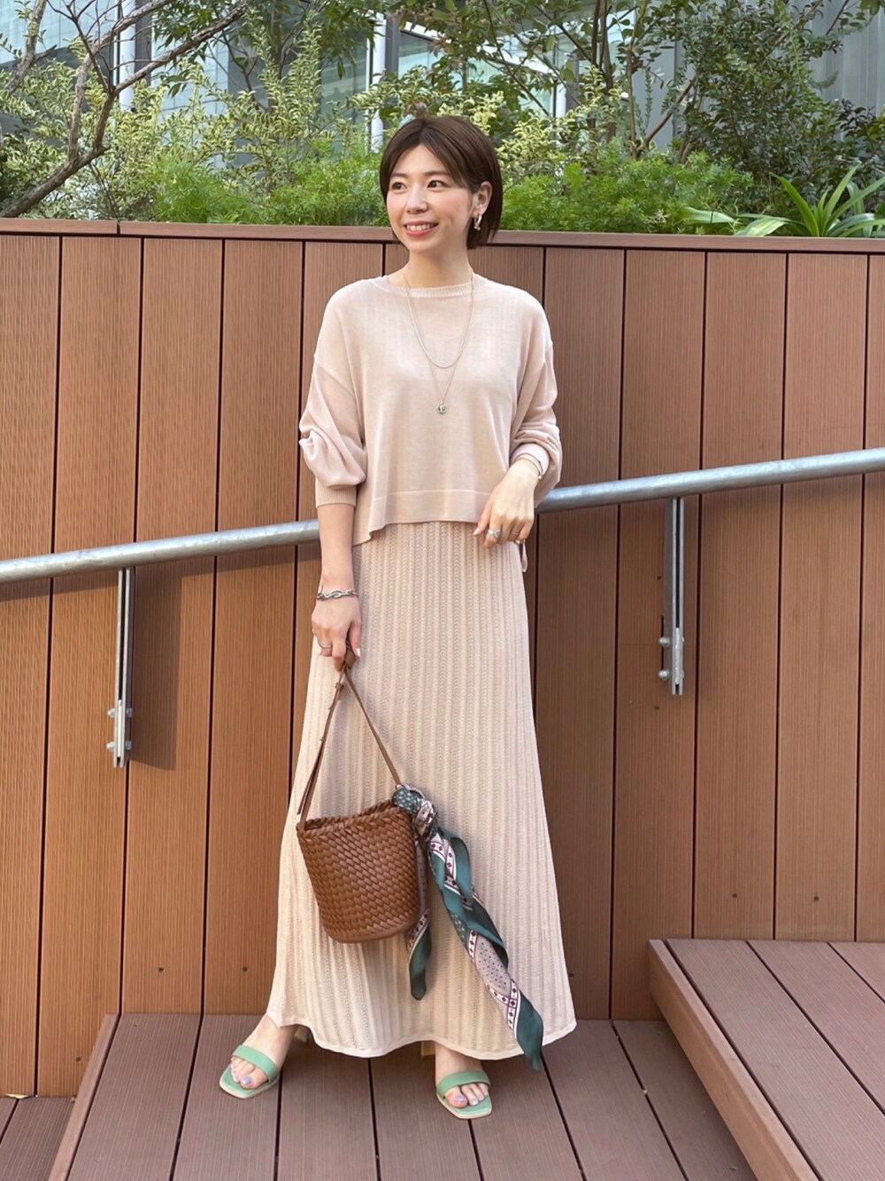 「andemiu、春コーデ、シンプルコーデ、オトナカジュアル、ワンピース、低身長、今日のコーデ、お洒落さんとつながりたい、シアー、ゆるコーデ」｜「Andemiuのスカシアミ2Pニットワンピース940071（ワンピース、ホワイト系）」を使った、manami00716さん（レディース・155cm）の春コーディネートの1枚目の写真