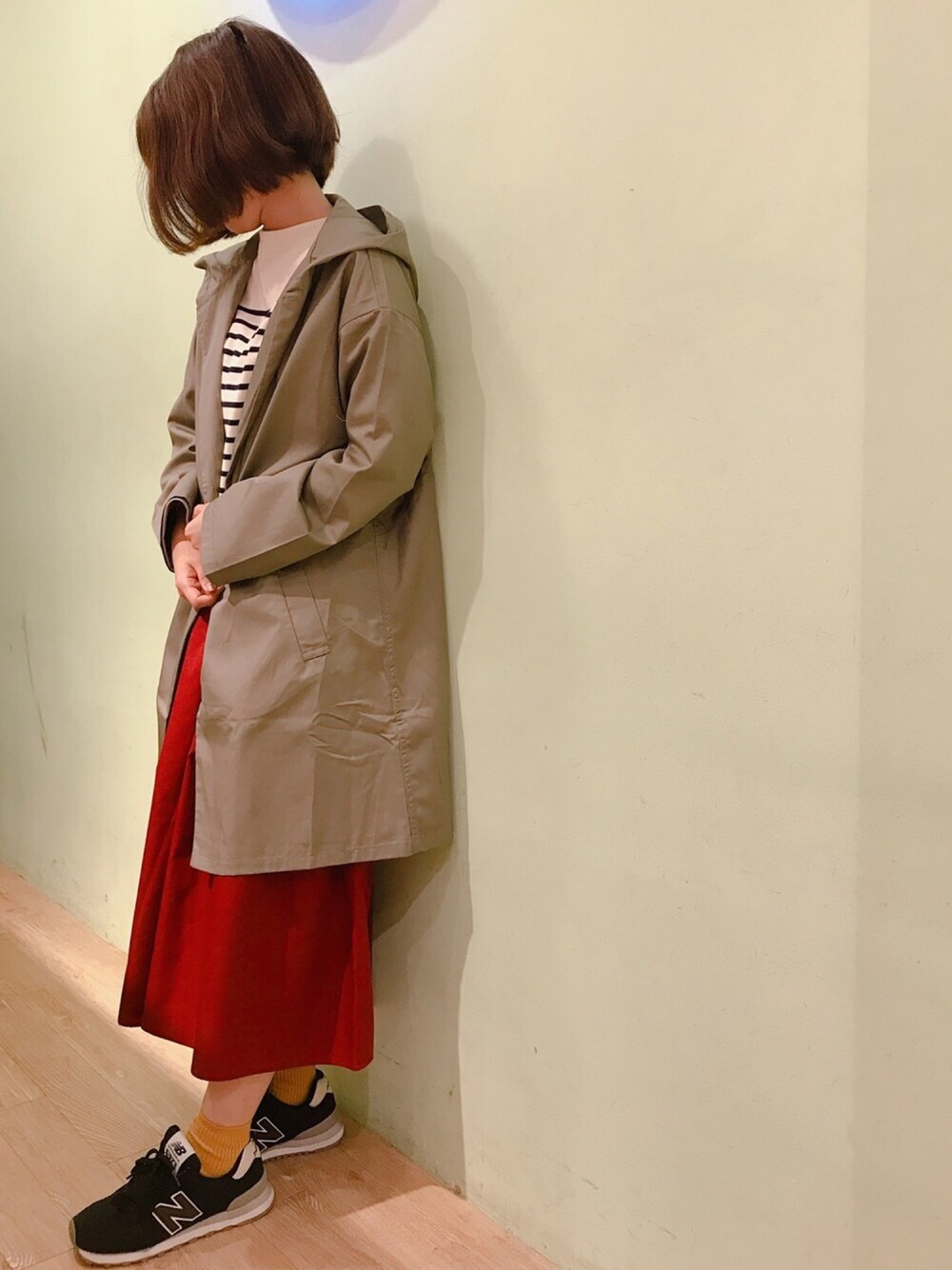 「秋のコーデ、寒い、earth music&ecology、おしゃれさんと繋がりたい、雨の日コーデ、モッズコート、カーキ、スニーカー、カラーソックス、アウター」｜「earth music&ecologyの【TV CM着用商品】・2wayモッズコート（モッズコート、グリーン系）」を使った、ゆりまる*さん（レディース・160cm）の秋コーディネートの1枚目の写真
