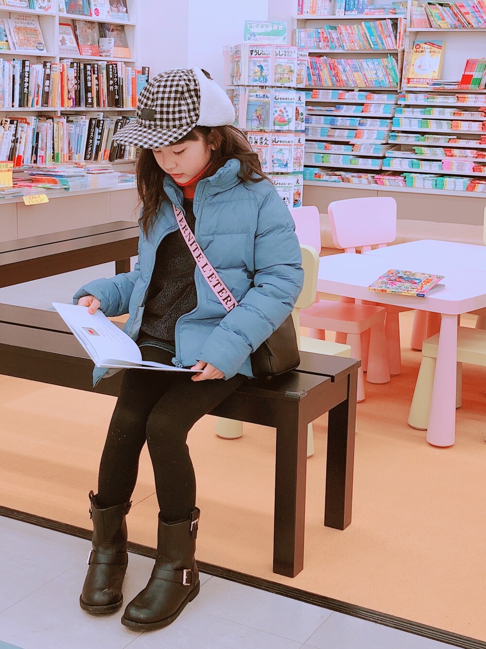 「冬コーデ、キッズコーデ、おんなのこ、もこもこ、休日スタイル」｜「H&Mのアイテム（帽子、ブラック系）」を使った、taaako0712さん（キッズ・130cm）の冬コーディネートの1枚目の写真