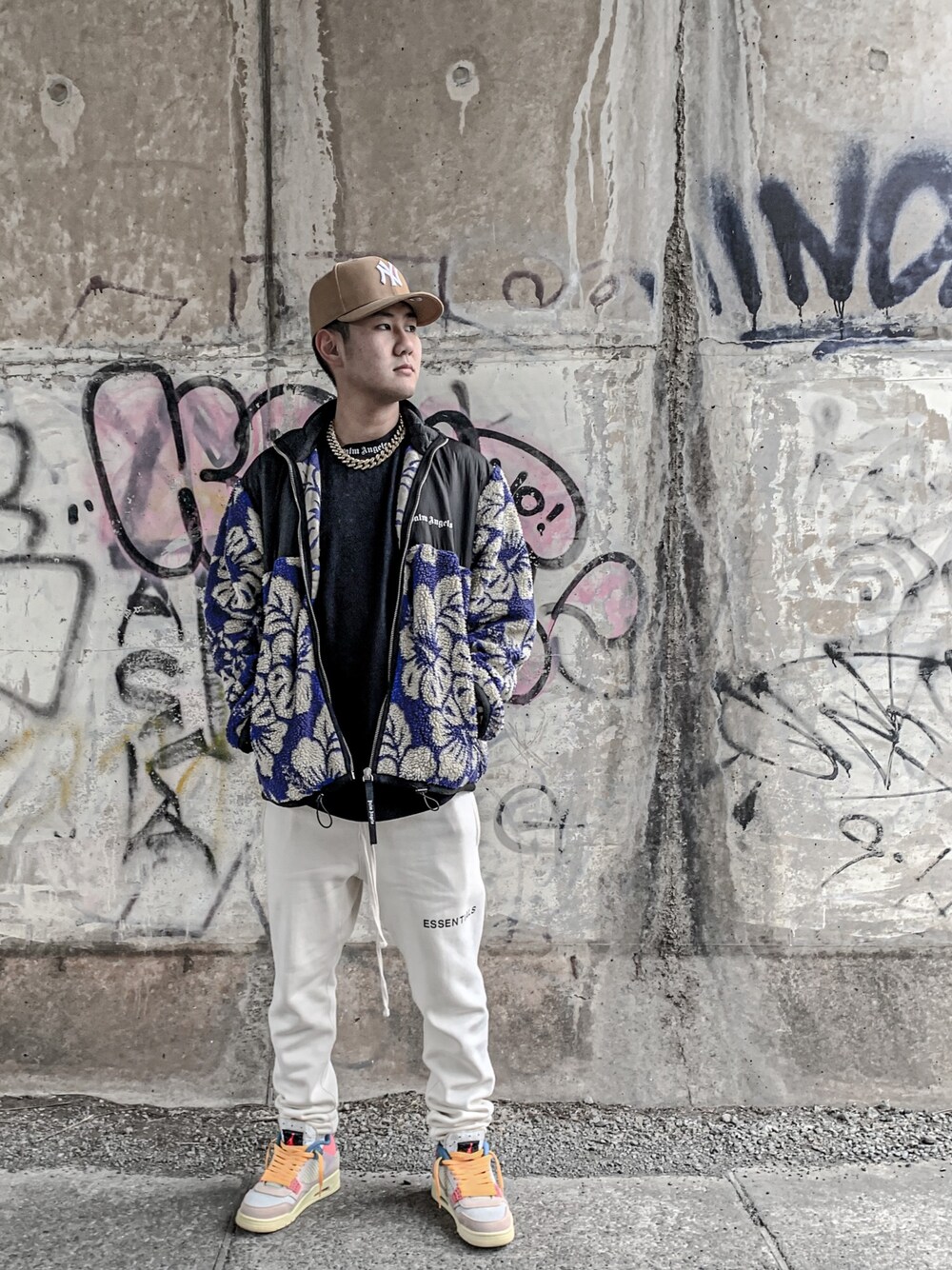 「NEW ERA、PALM ANGELS、ESSENTIALS、fogEssentials、NIKE、union、Jordan、ストリート、スニーカー、ボアジャケット」｜「Palm Angelsのアイテム（ジャケット/アウター、パープル系）」を使った、SHINNØSUKE∞さん（メンズ・175cm）の冬コーディネートの1枚目の写真