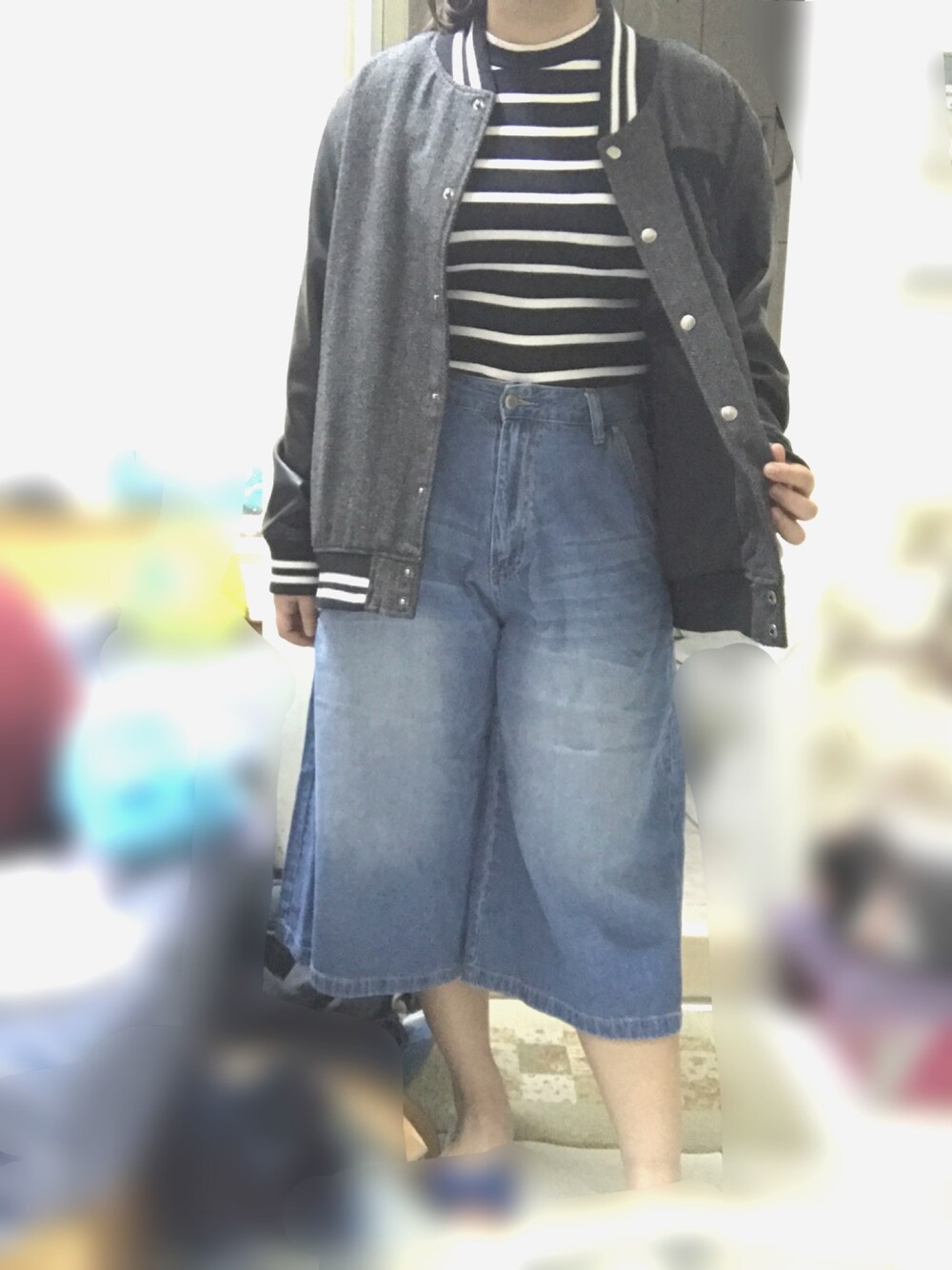 「5のアイテム（スタジャン、ブラック系）」を使った、ななみさん（レディース・165cm）の春コーディネートの1枚目の写真