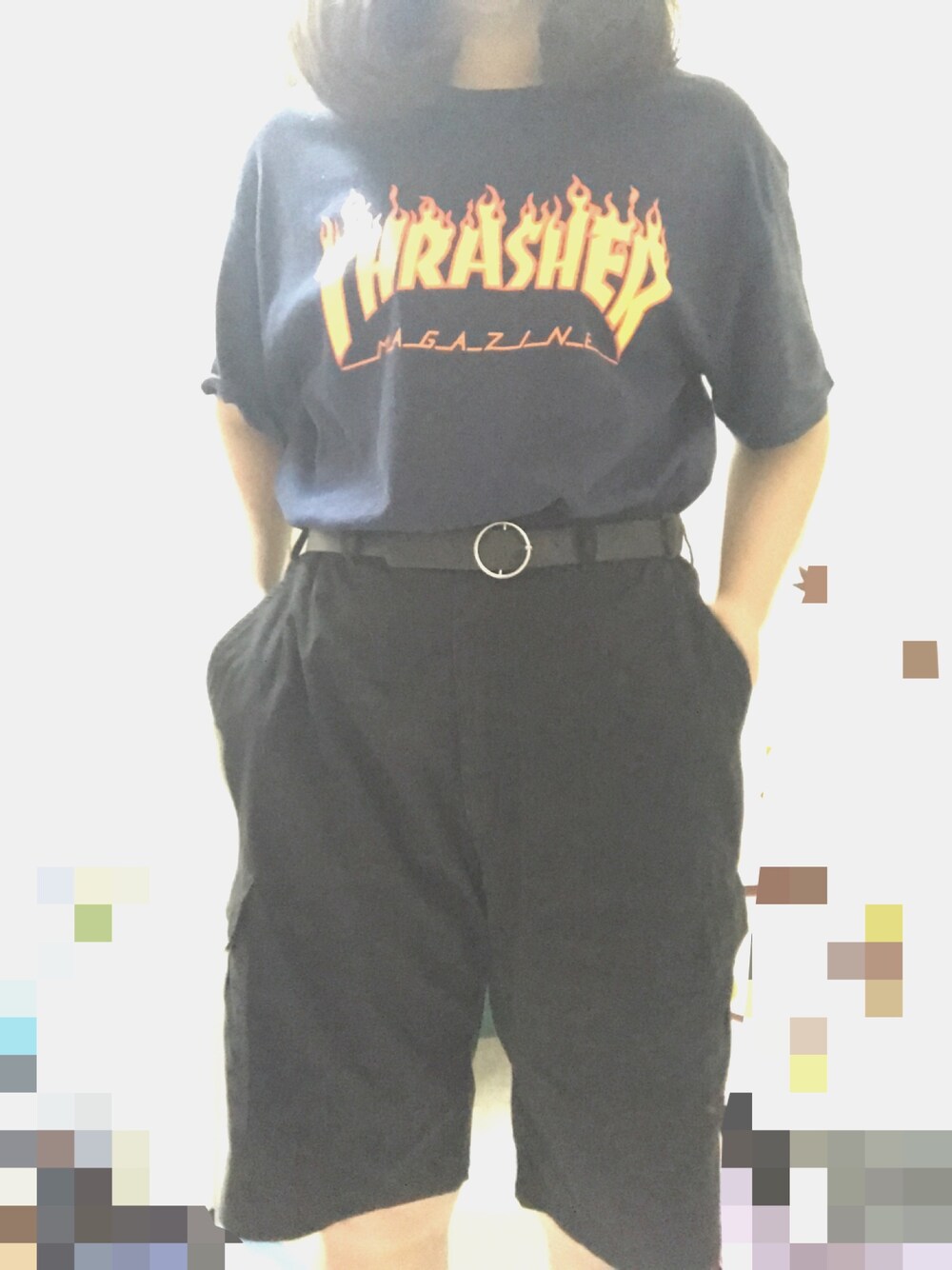 「THRASHERのアイテム（Tシャツ/カットソー、ブルー系）」を使った、ななみさん（レディース・165cm）の春コーディネートの1枚目の写真