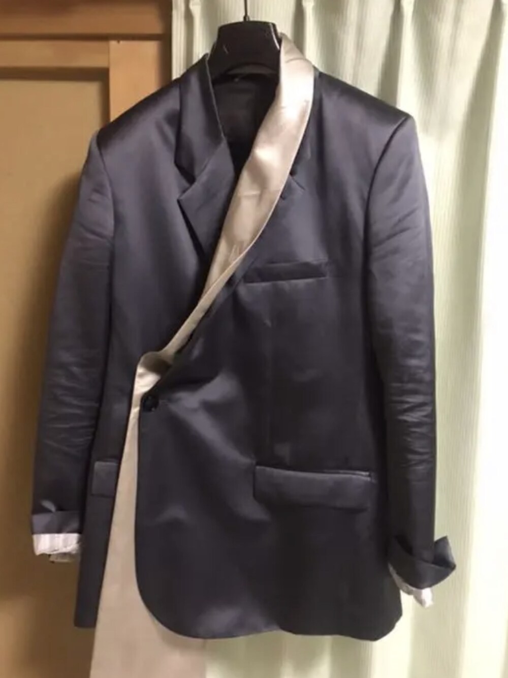 「Dior hommeのアイテム（セットアップ、ブラック系）」を使った、qwertz123456さん（メンズ・182cm）の秋コーディネートの1枚目の写真