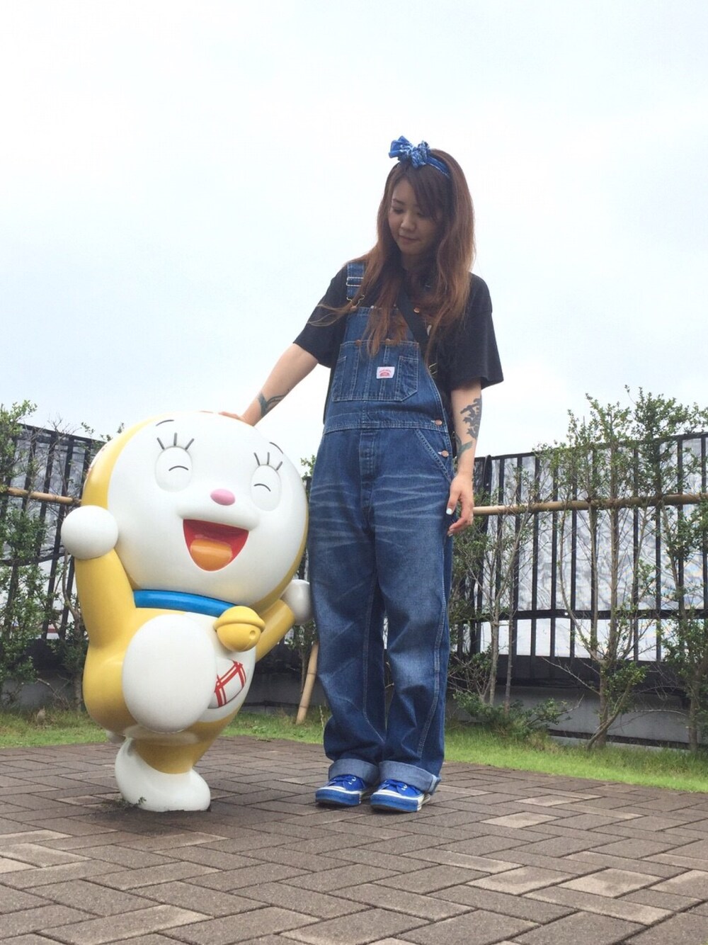 「BEAMS BOYのアイテム（サロペット/オーバーオール、ブルー系）」を使った、yu1978さん（レディース・162cm）の冬コーディネートの1枚目の写真