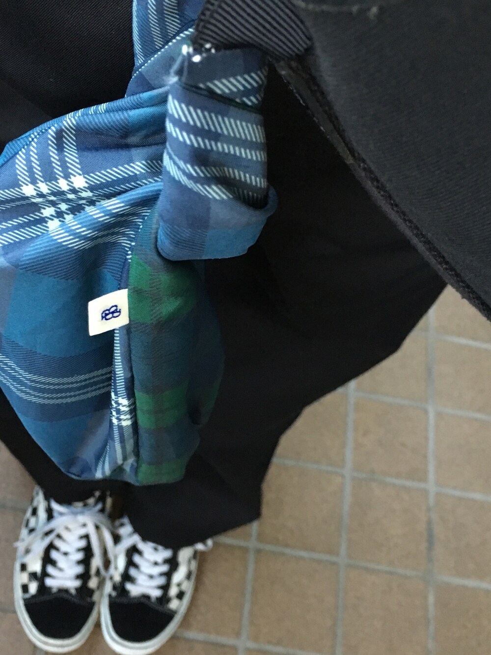「BEAMS BOYのBEAMS BOY / タータンチェック 折り畳み アンブレラ（折りたたみ傘、ブルー系）」を使った、yu1978さん（レディース・162cm）の夏コーディネートの1枚目の写真