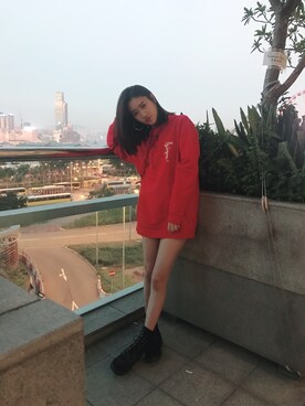 「Fumbleのアイテム」を使った、Schyler Yipさん（レディース・165cm）の秋コーディネート