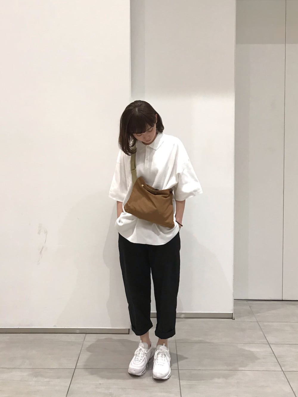 「無印良品のアイテム（ポロシャツ、ホワイト系）」を使った、橋下美好さん（レディース・158cm）の春コーディネートの1枚目の写真