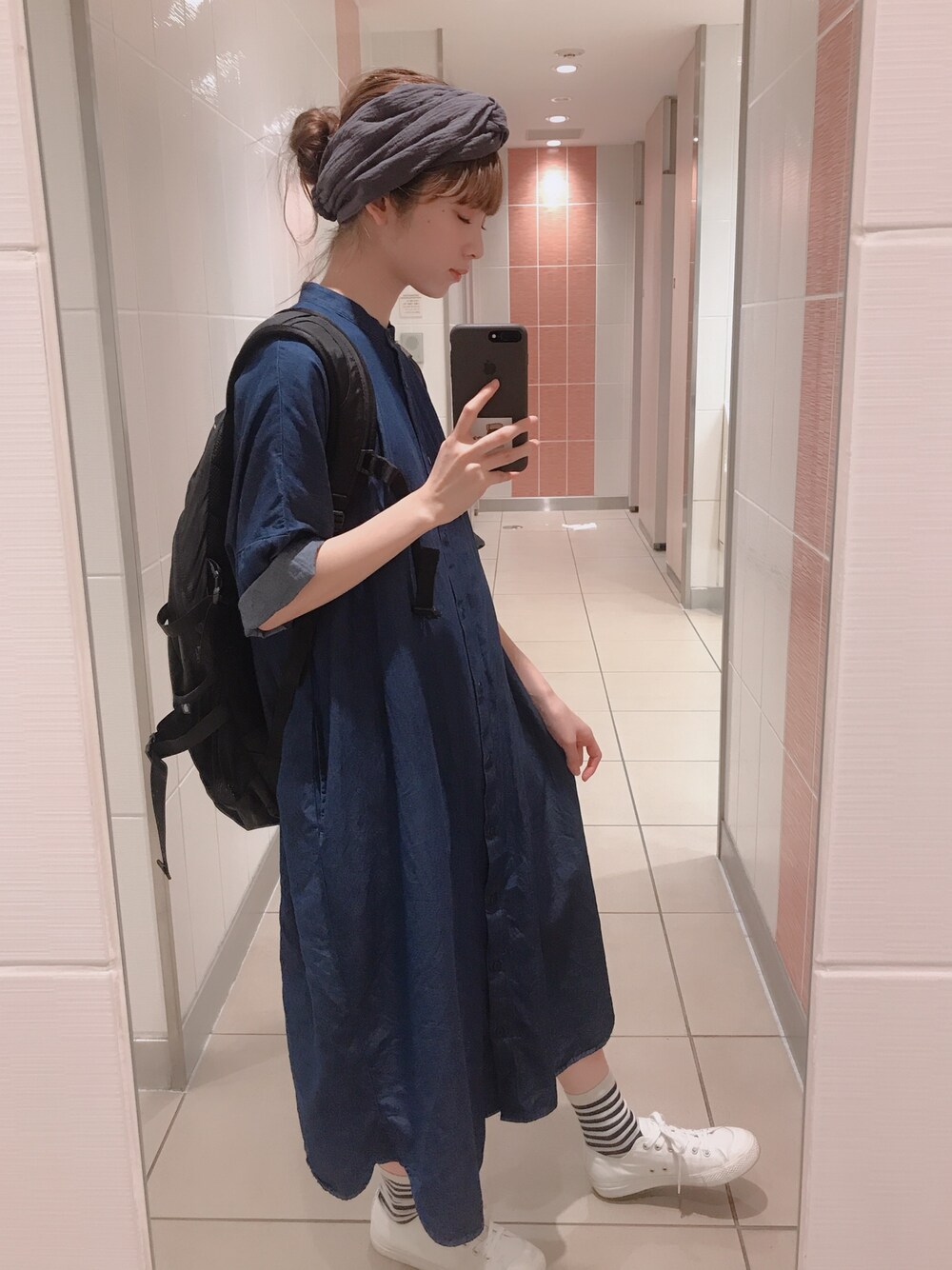 「無印良品」｜「無印良品のアイテム（ワンピース、ブルー系）」を使った、橋下美好さん（レディース・158cm）の秋コーディネートの1枚目の写真
