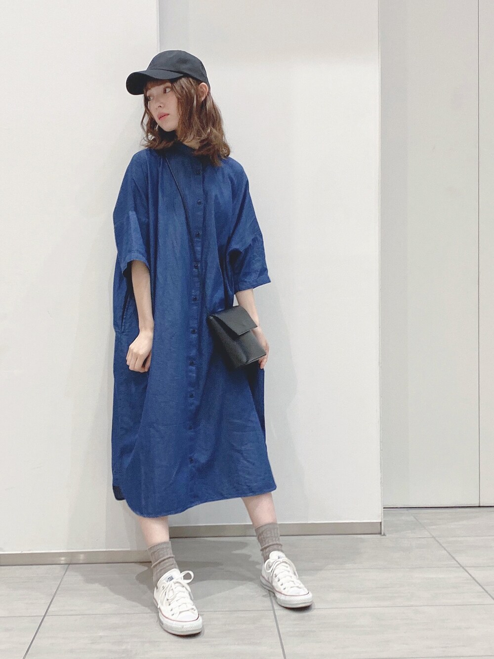 「ラフ、無印良品」｜「無印良品のアイテム（ワンピース、ブルー系）」を使った、橋下美好さん（レディース・158cm）の秋コーディネートの1枚目の写真