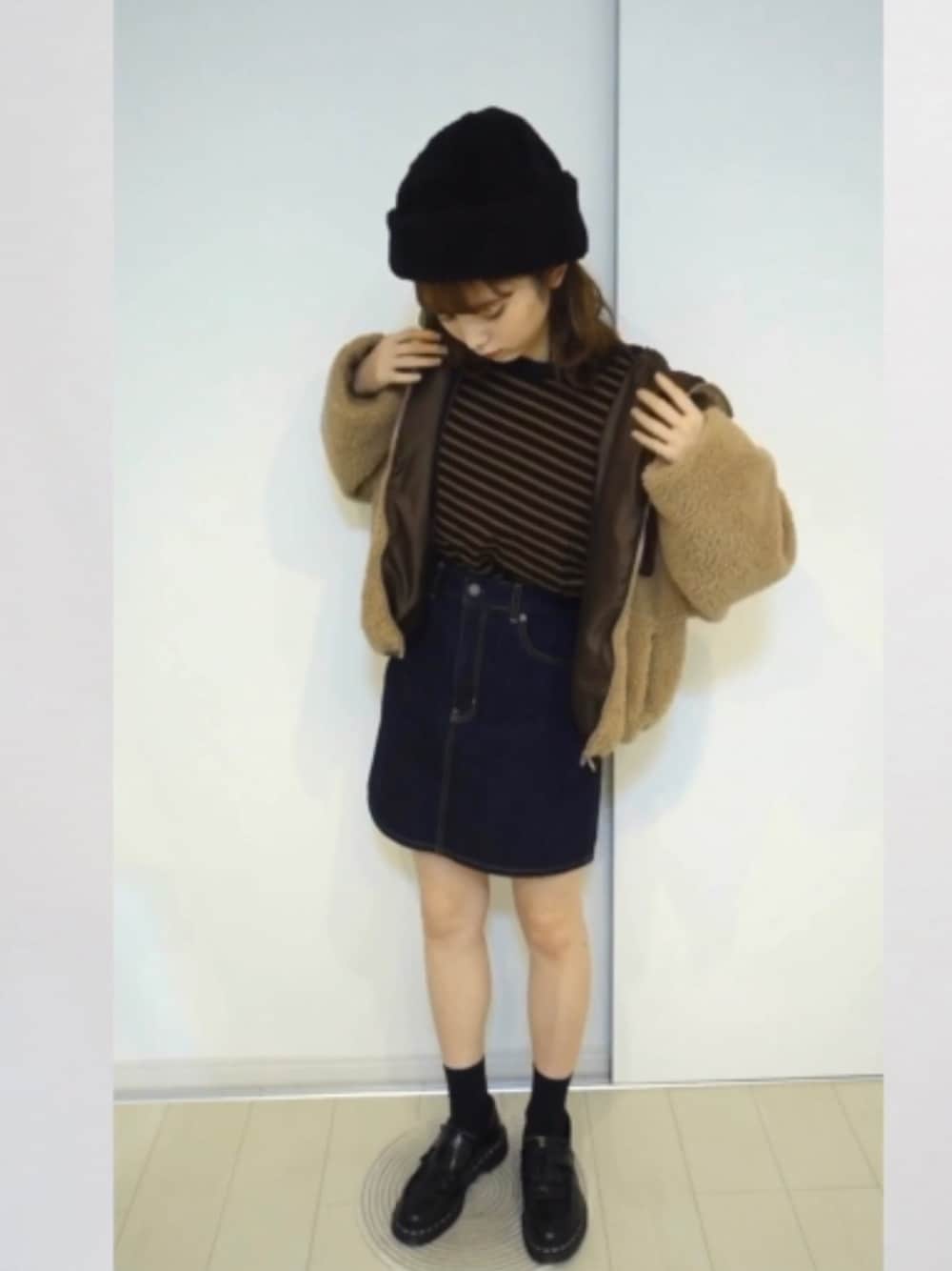 「Dr. Martensの【別注】 ＜Dr.Martens＞∴ ADRIAN/シューズ（ローファー、ブラック系）」を使った、橋下美好さん（レディース・158cm）の秋コーディネートの1枚目の写真