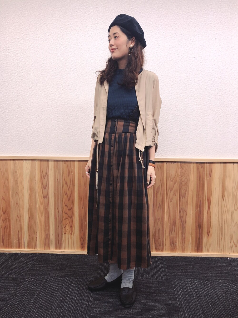 「大人カジュアル、お仕事コーデ、ベージュ、ブラウン」｜「BACK NUMBERのアイテム（シャツ/ブラウス、ベージュ系）」を使った、tachanさん（レディース・166cm）の夏コーディネートの1枚目の写真